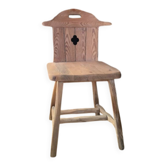 Chaise en bois de style montagnarde