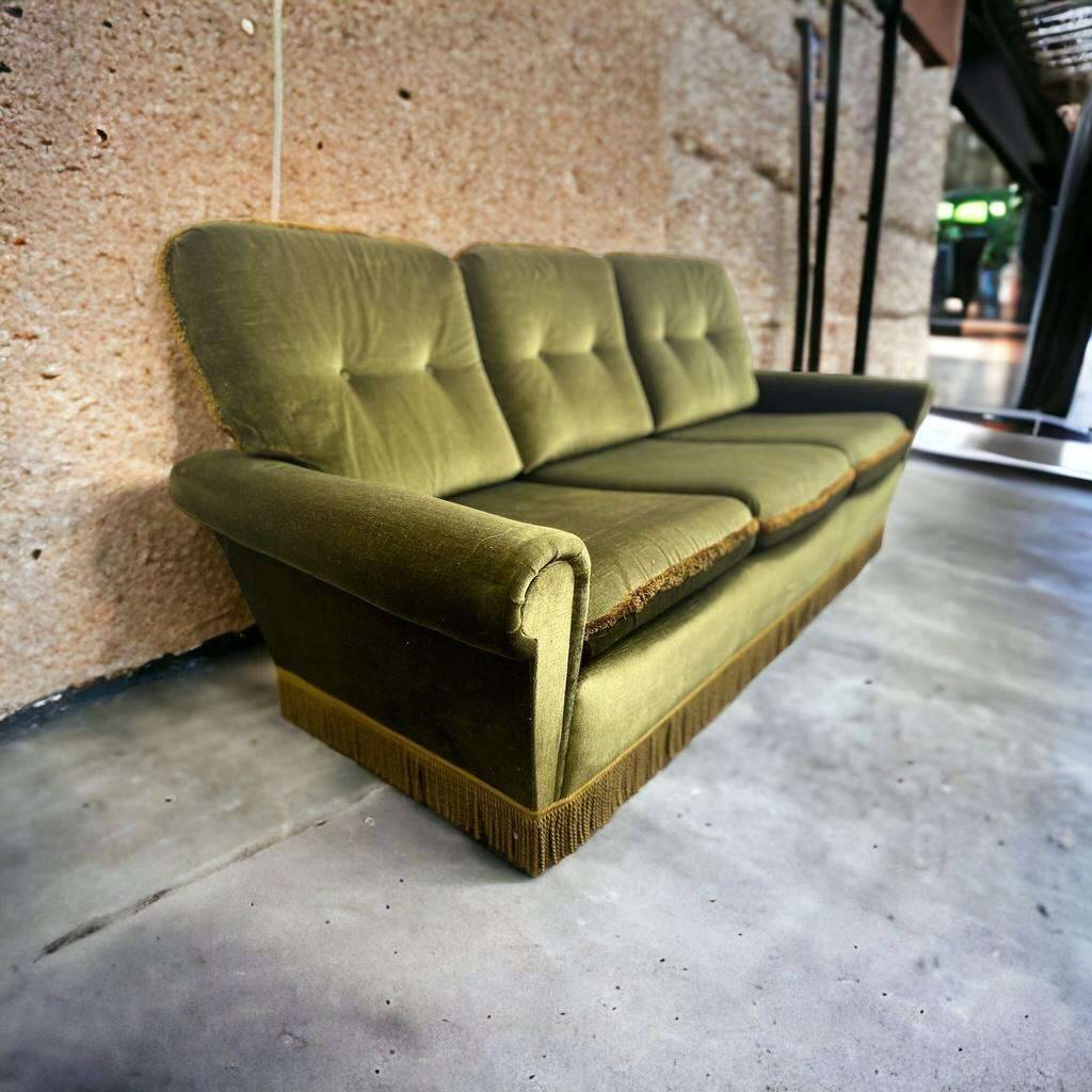 Seat / vintage moss green sofa