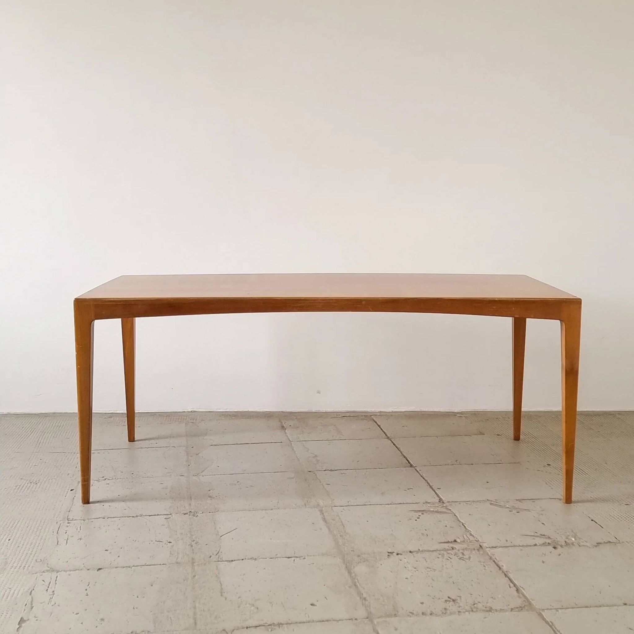 Table basse minimaliste mid-century