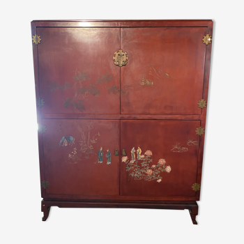 Asian wardrobe in red lacquer Thanh Le