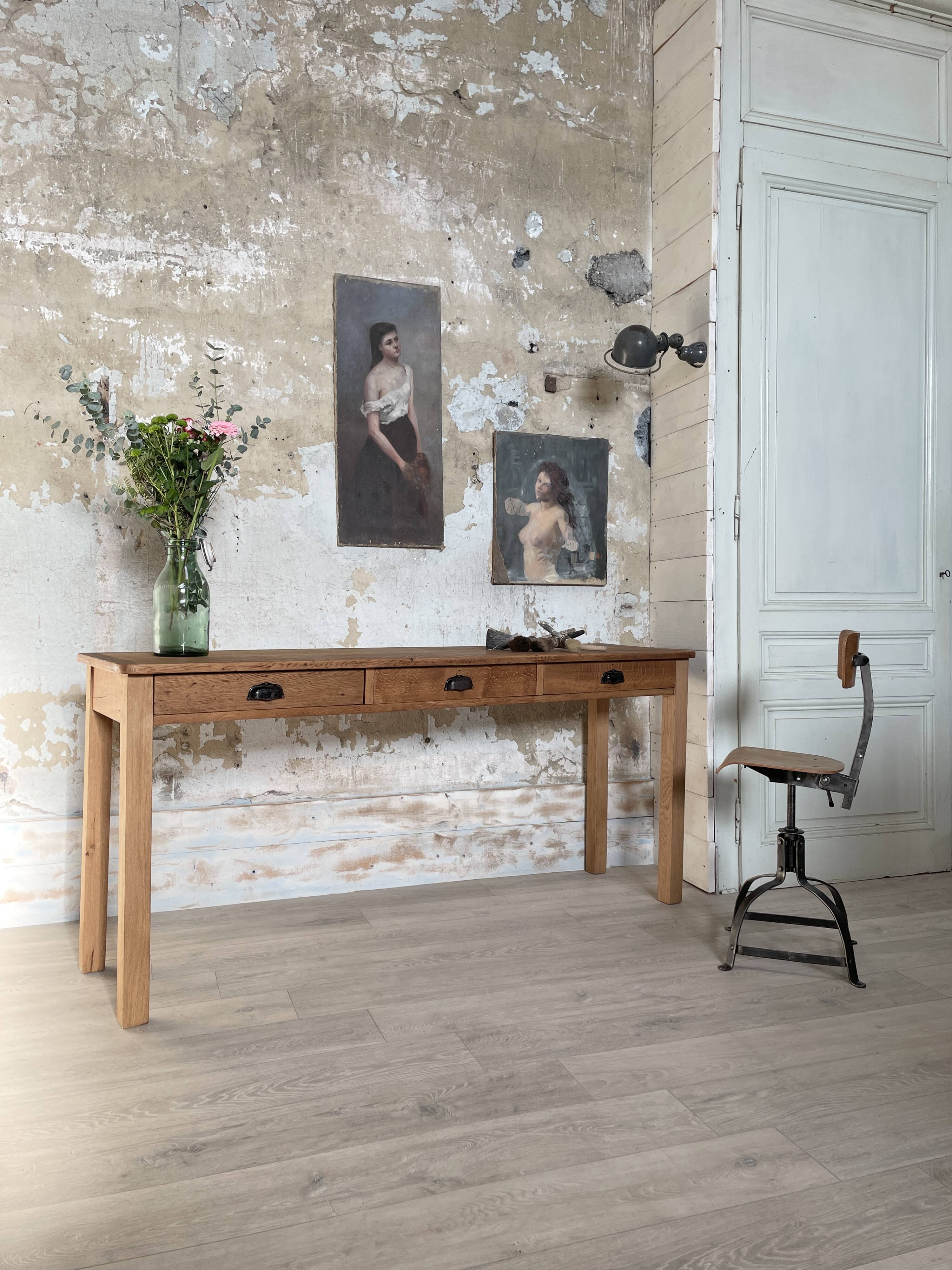 Console service in solid oak, circa 1900.