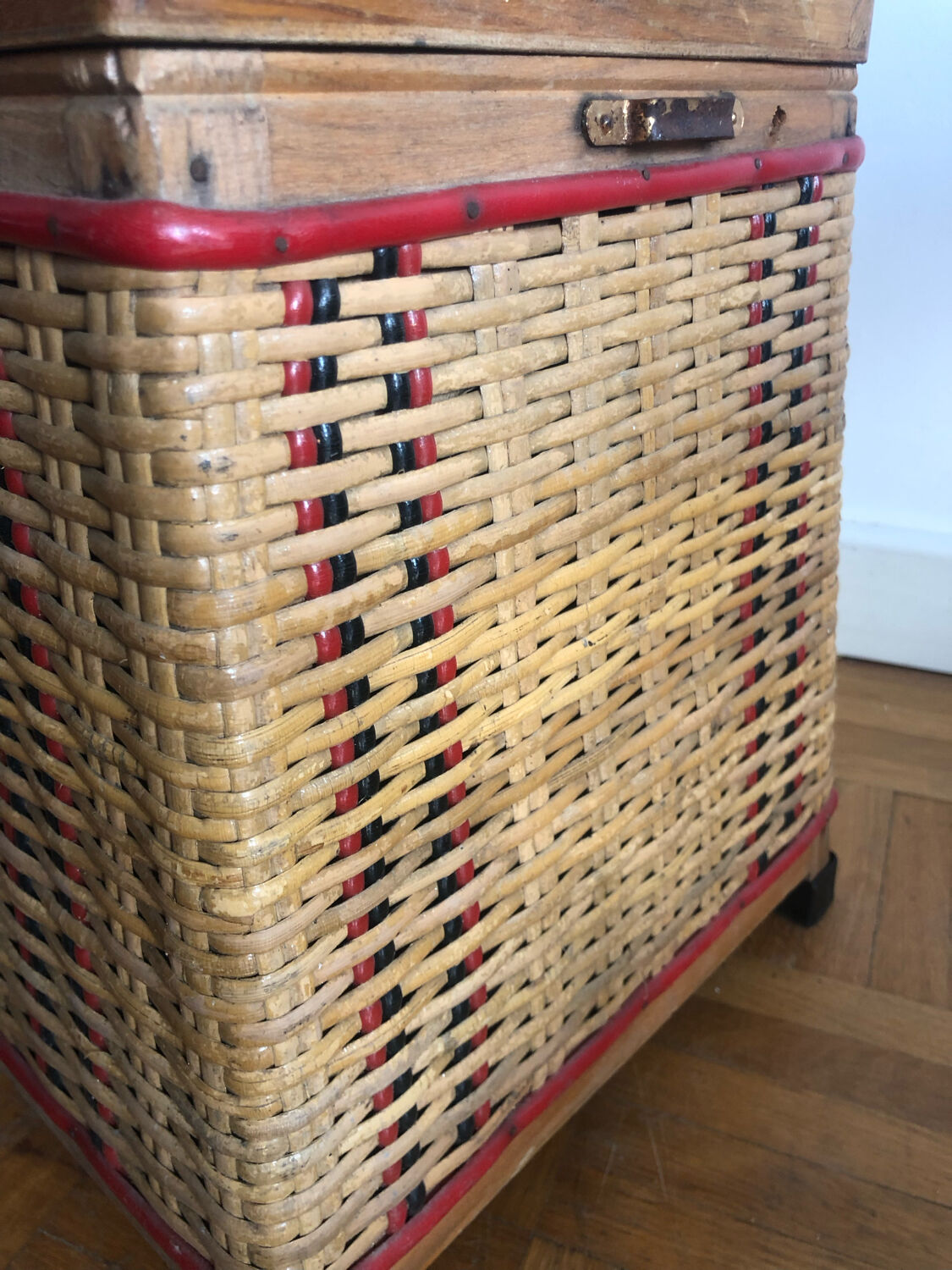 Rattan chest stool