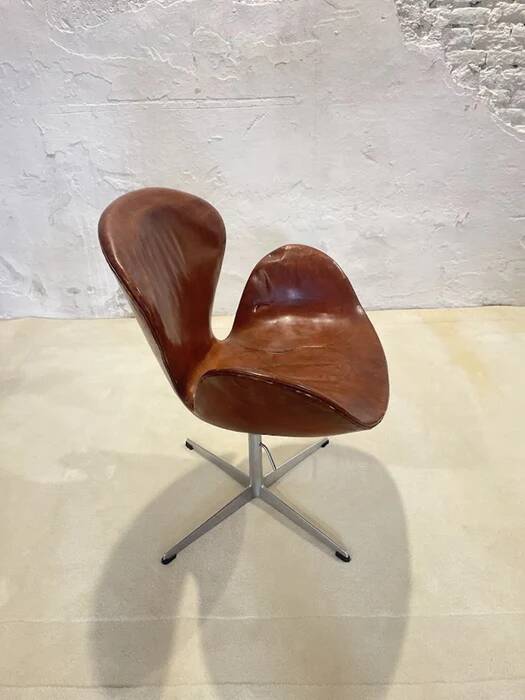 First edition Arne Jacobsen Swan chair, original patinated leather, 1950s