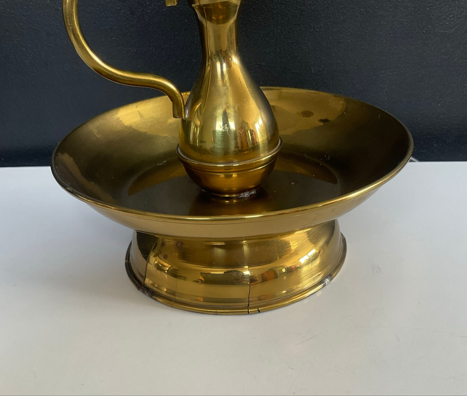 Vintage brass and opaline lamp from the 1970s.