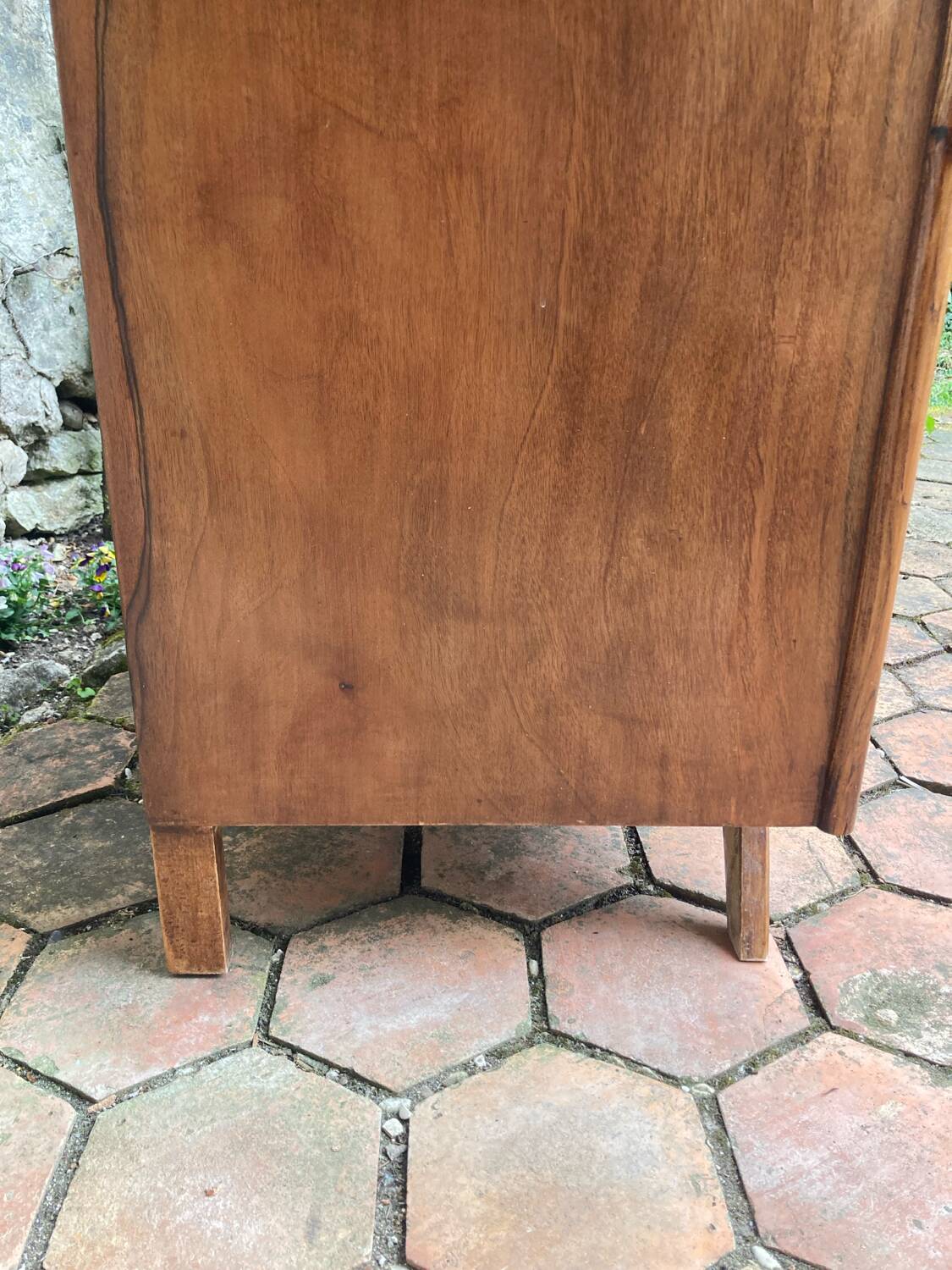 Compass leg chest of drawers