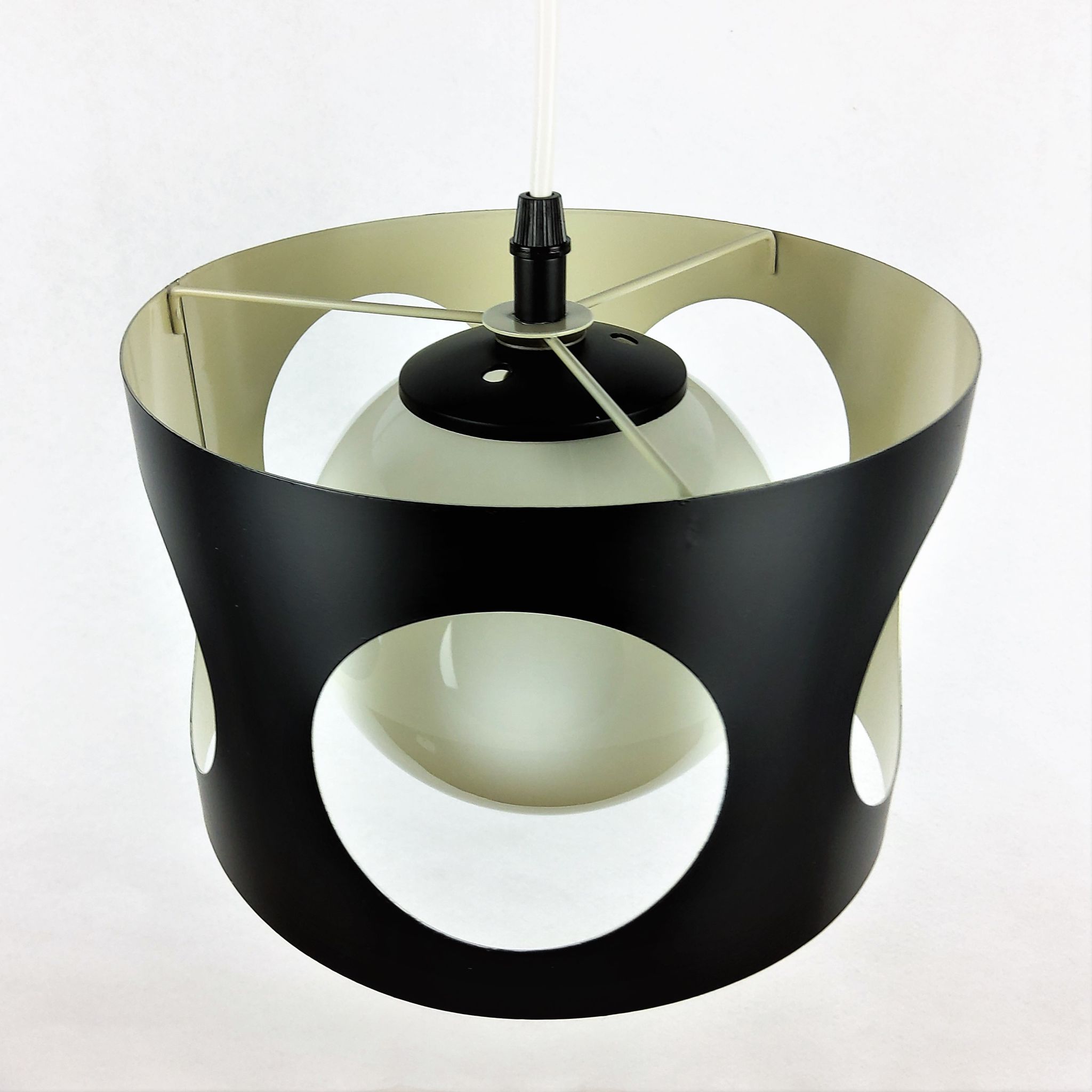 Suspension vintage noire métal 1960