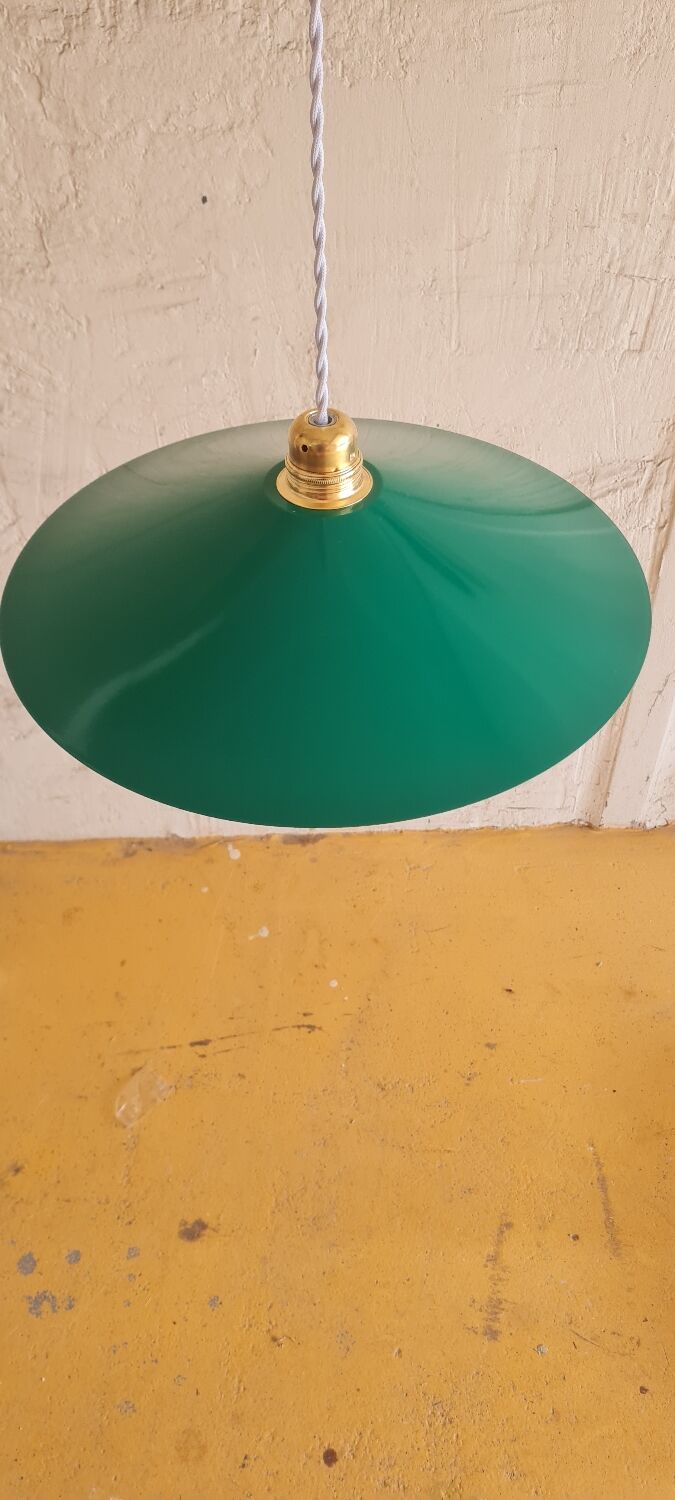 Pendant lamp in enamelled sheet metal