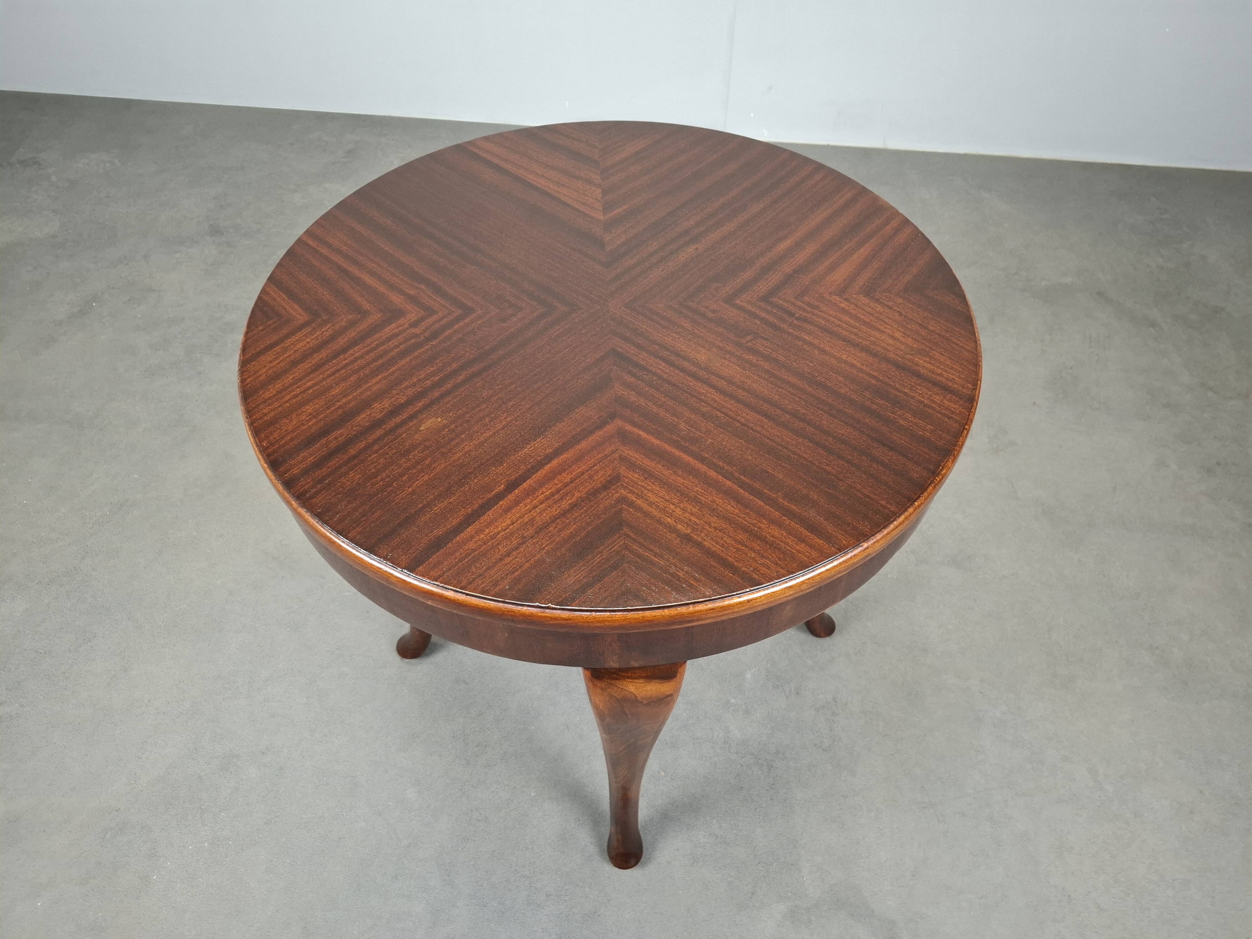 1930s Czechoslovak Art Deco Round Table in Wood and Veneer