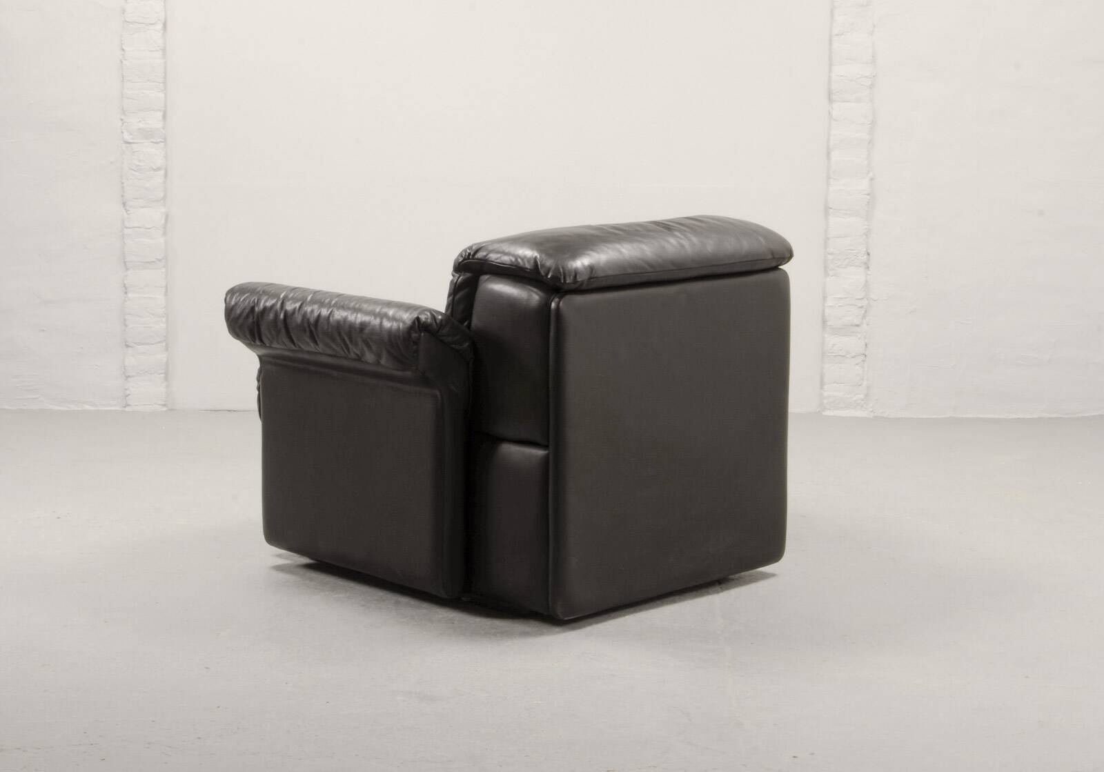 De Sede Black Smooth Leather Design Lounge Chair DS17. Swiss, 1970s