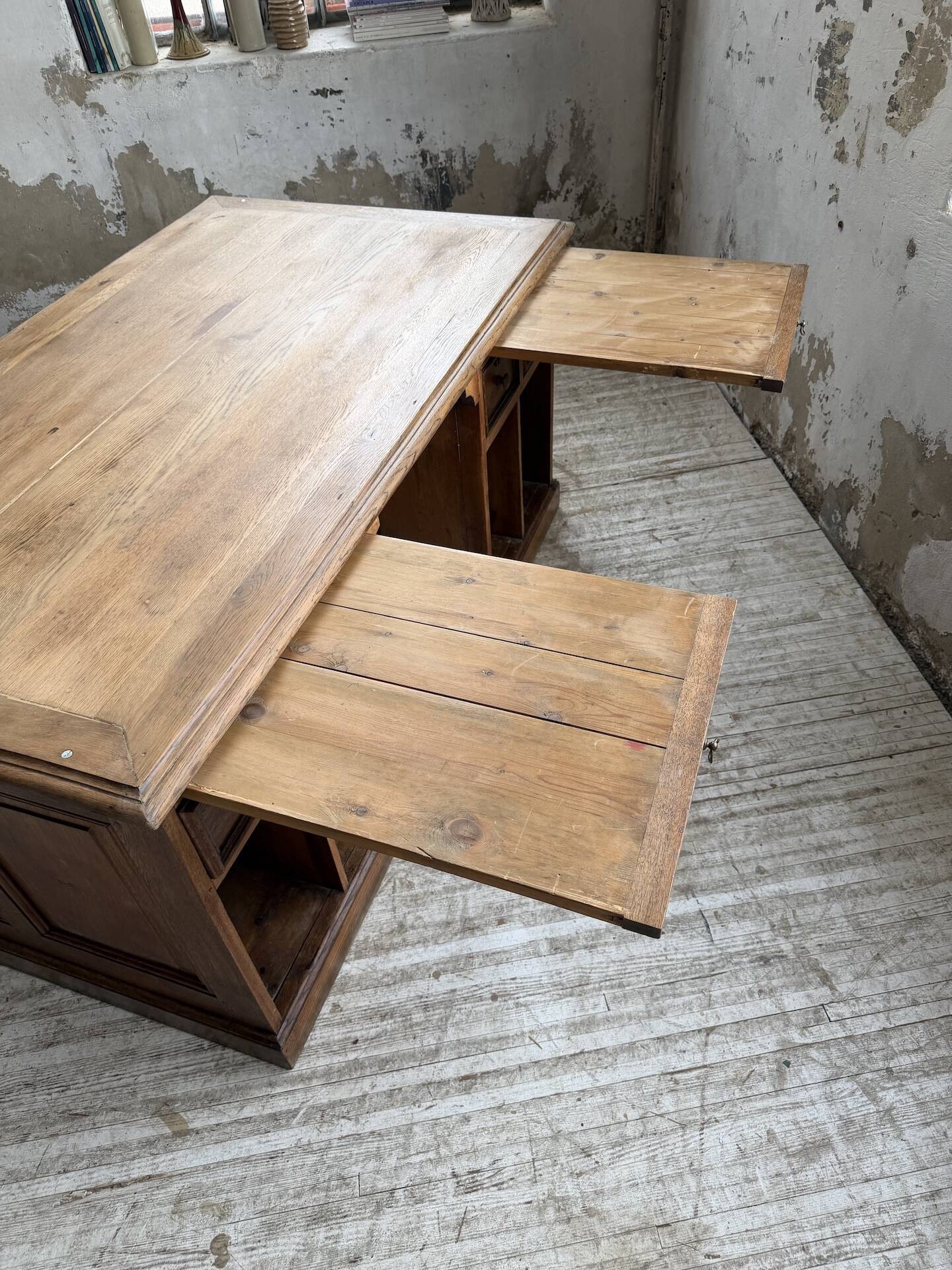 Counter or desk in oak from the 1950s.