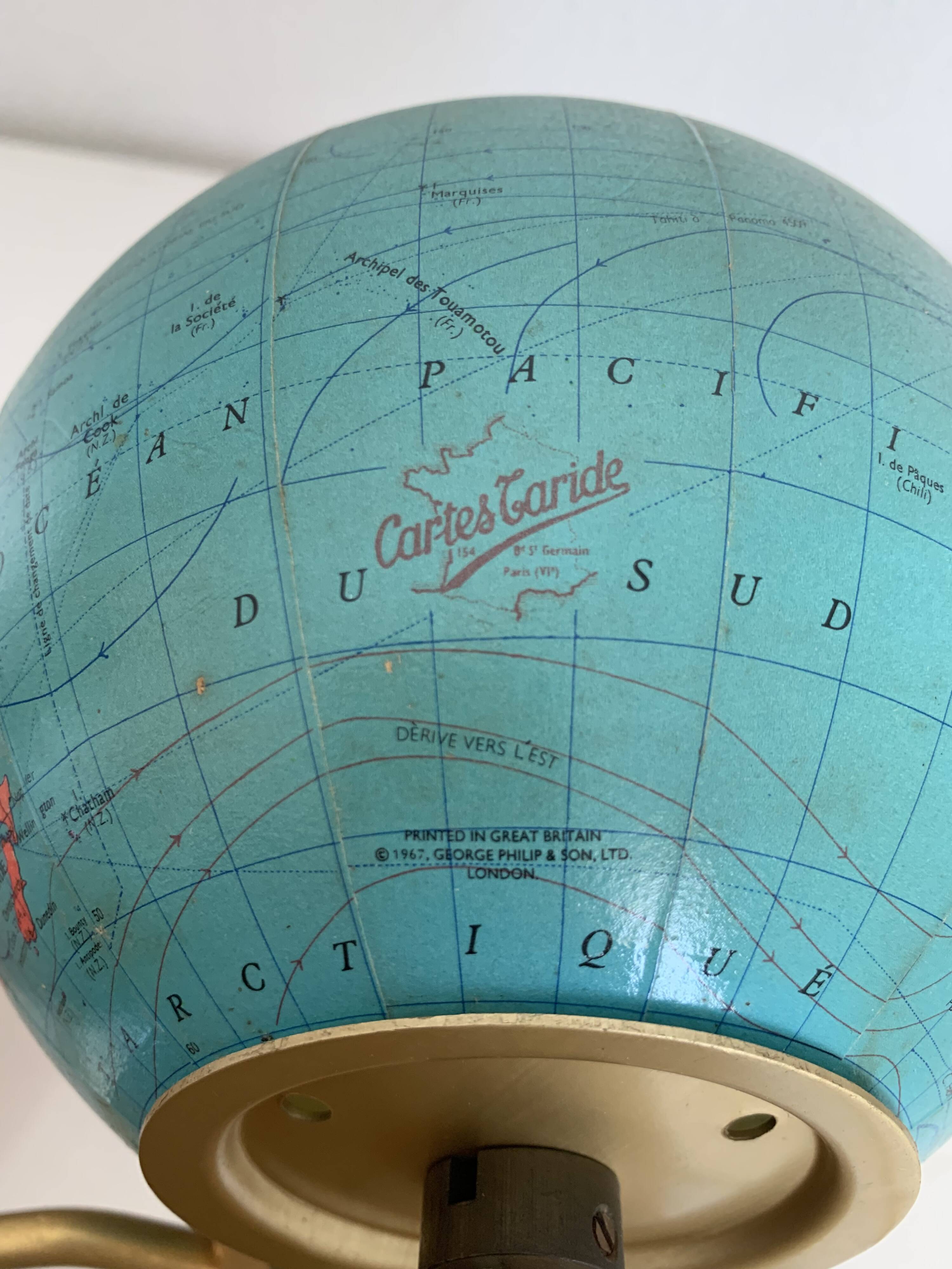 Globe terrestre tripode Taride en métal doré et verre, 1967