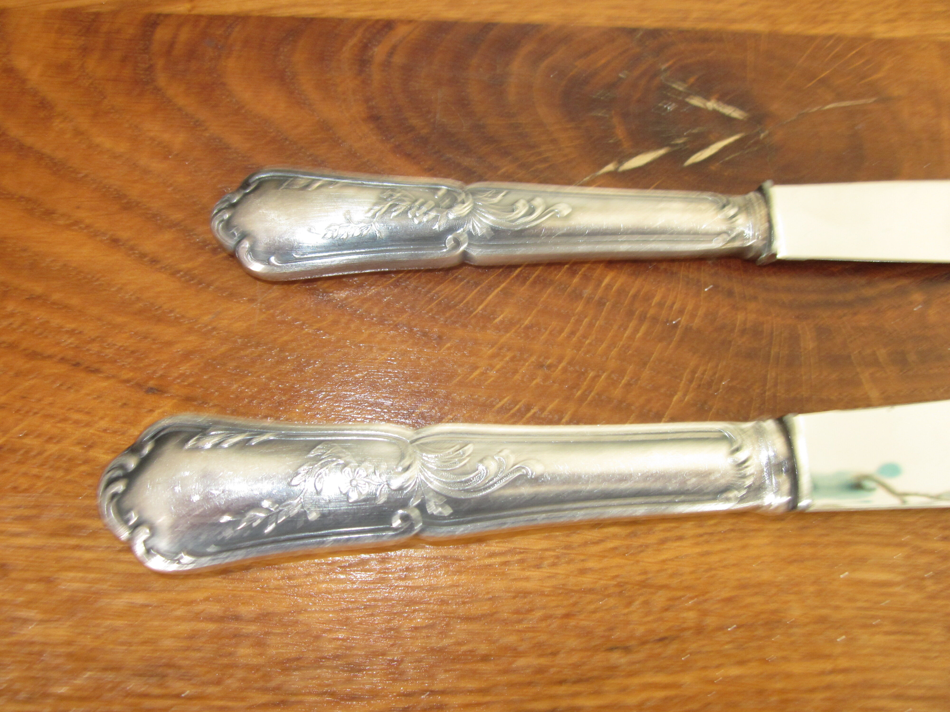 23 silver metal knives