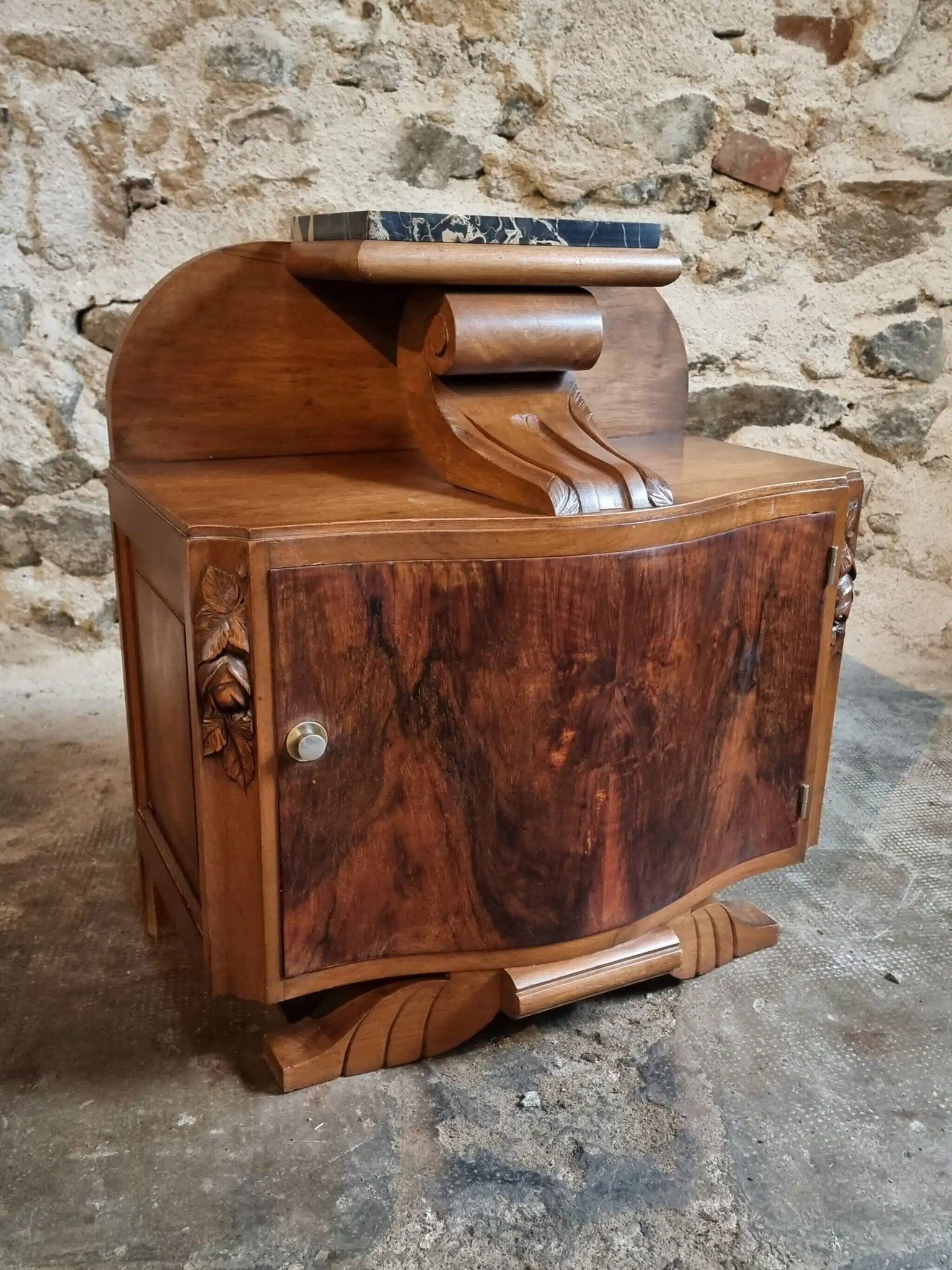 Table de chevet Art Déco française avec dessus en marbre, vers 1930