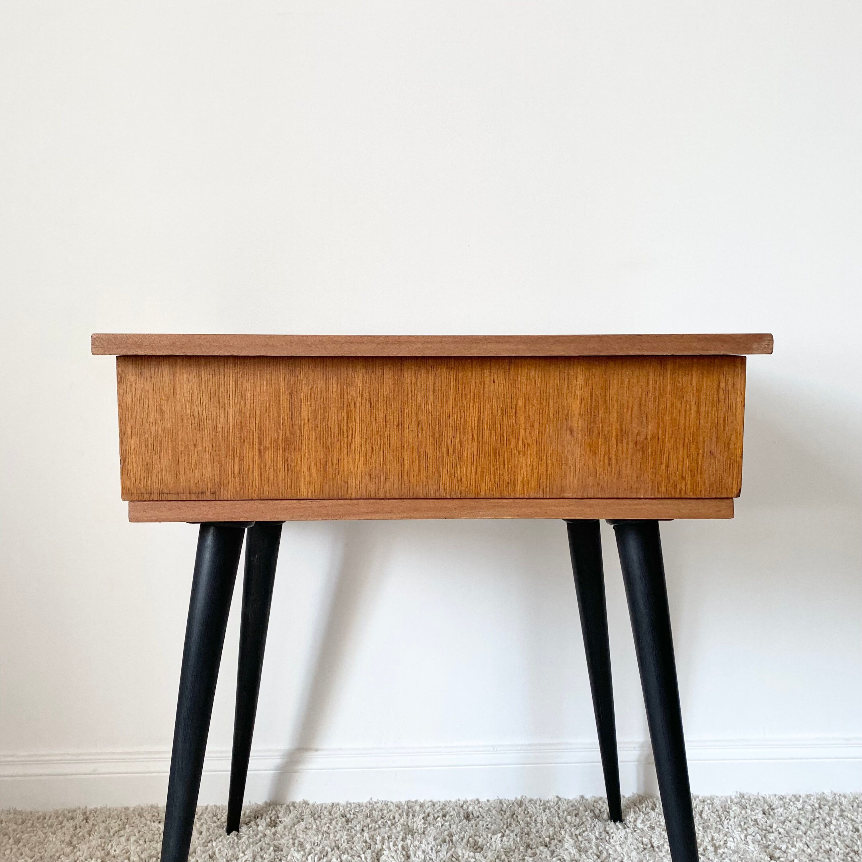 Vintage console desktop