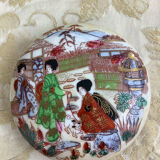 Antique Japanese porcelain bonbonnière