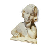 Bust child reading