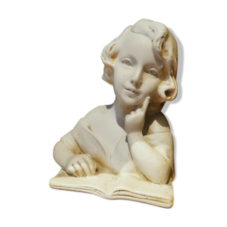 Buste enfant lisant