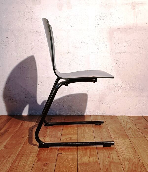 Chaise de cantine vintage