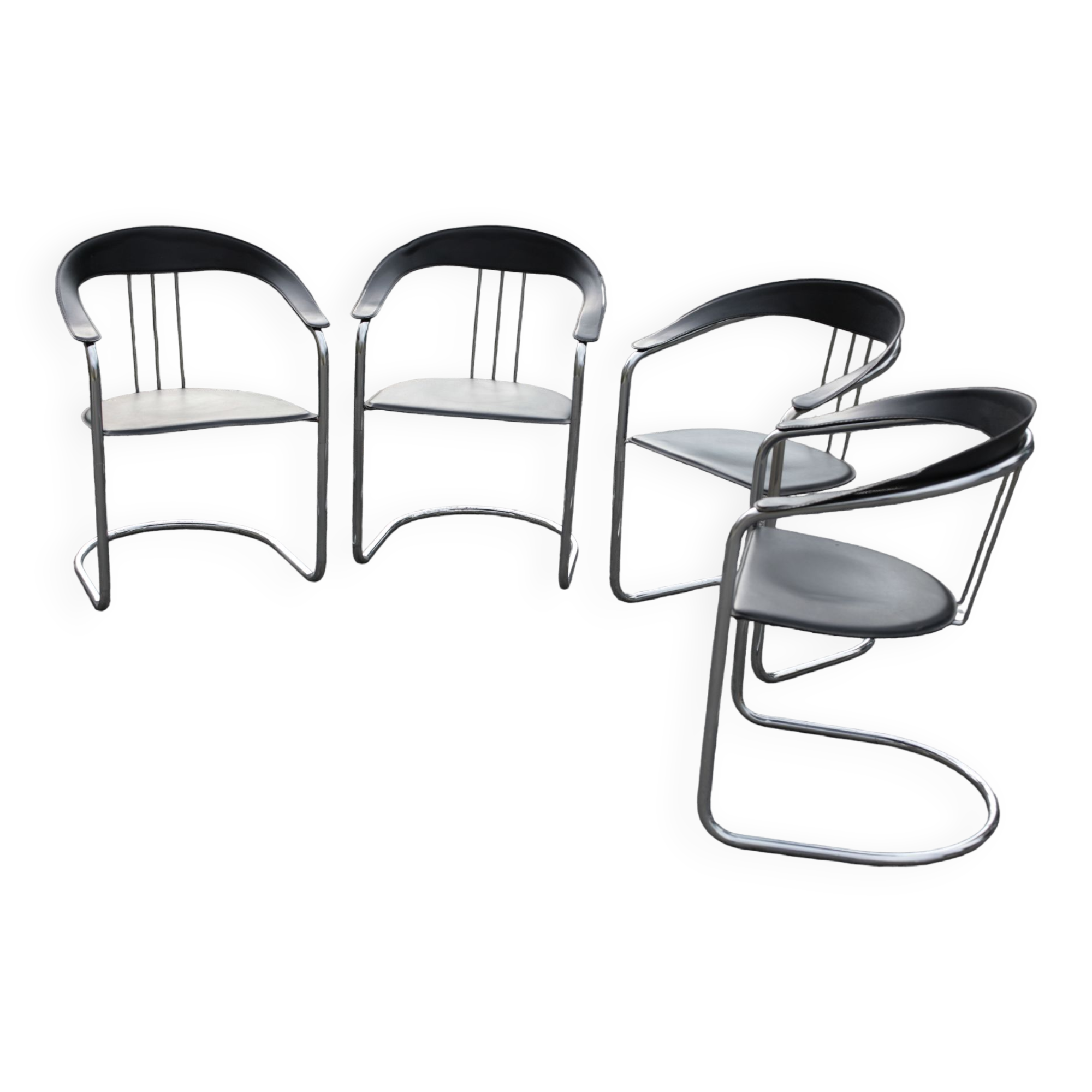 Quatre chaises avec accoudoirs style Arrben