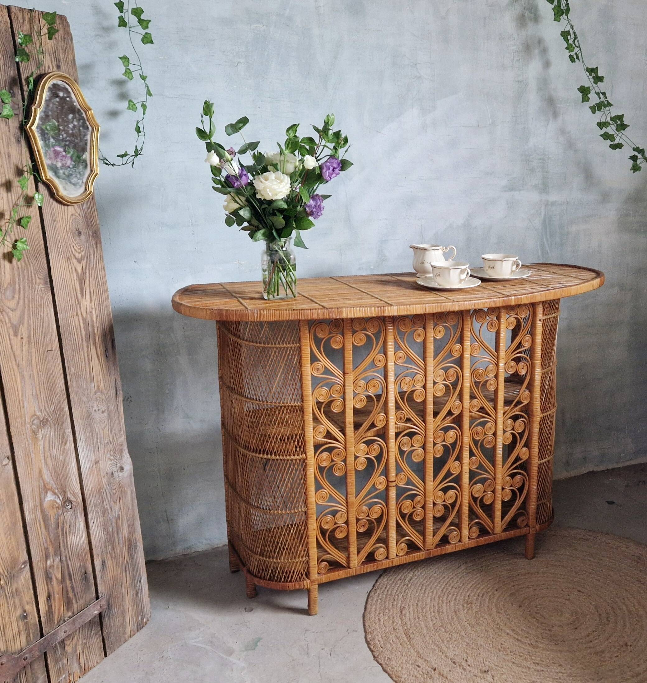 "Peacock" rattan bar