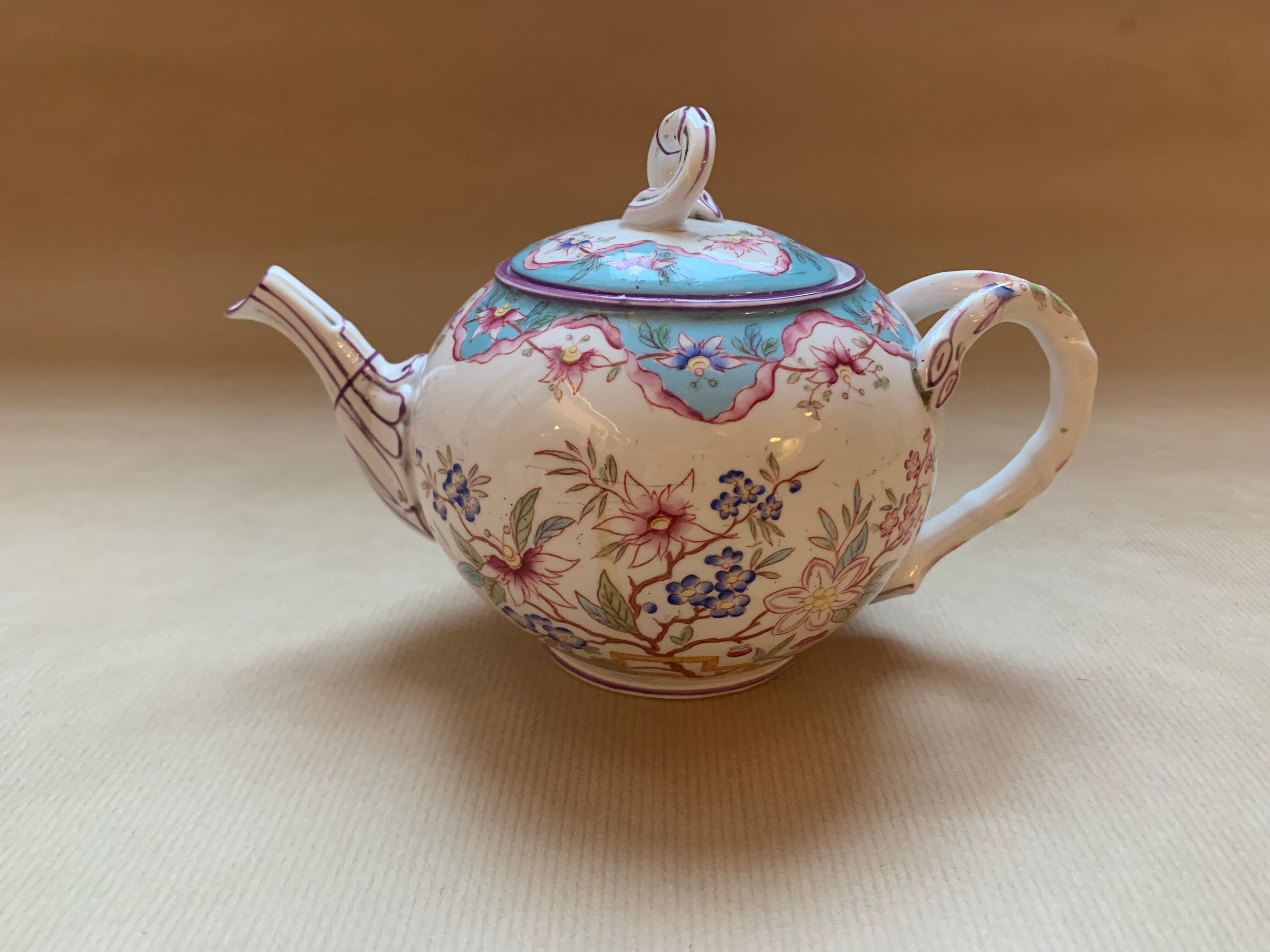 Porcelain teapot Sarreguemines