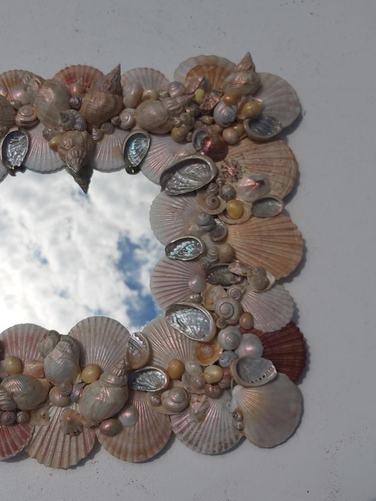 Vintage seashell mirror 31x35cm