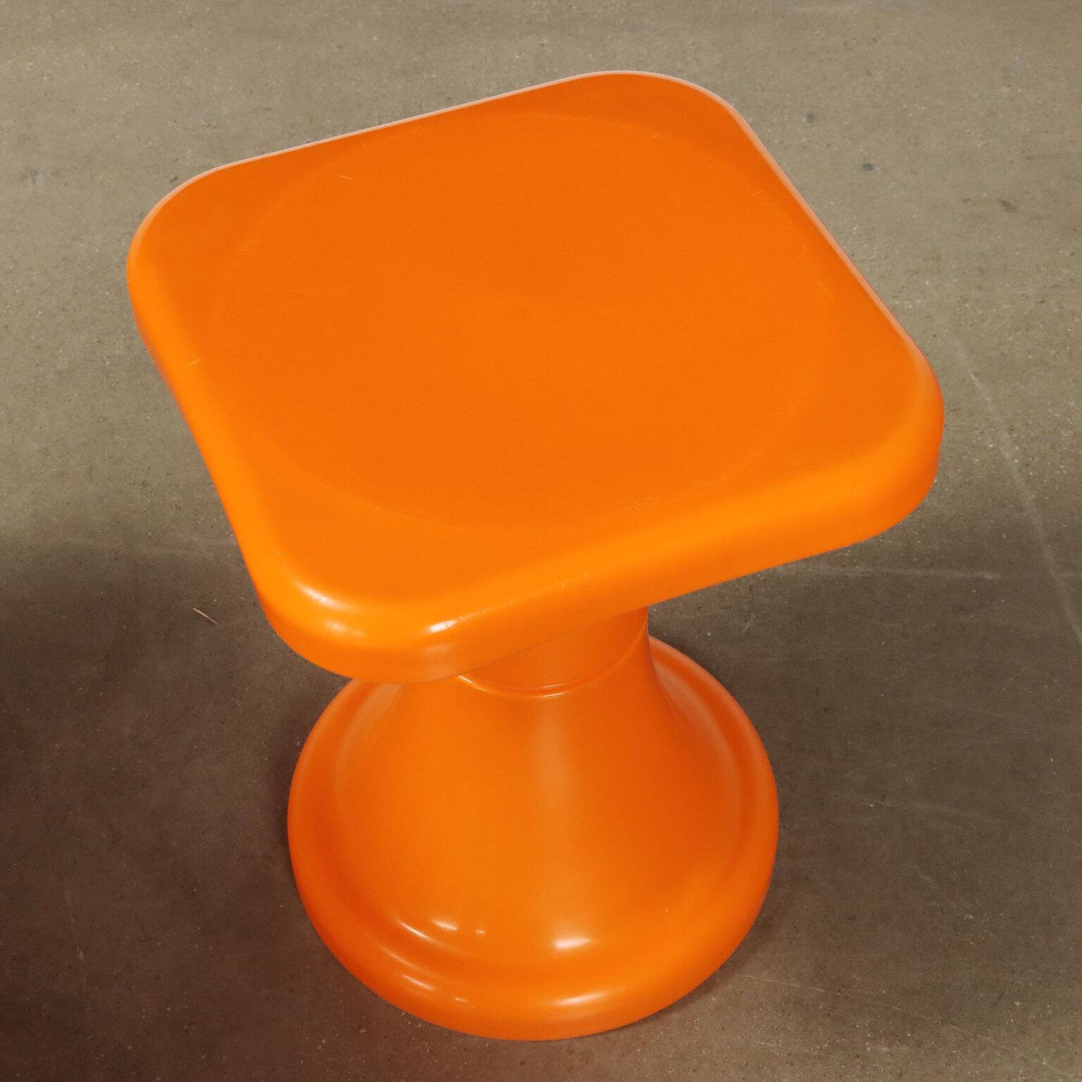 Set of 1970s side tables in plastic material