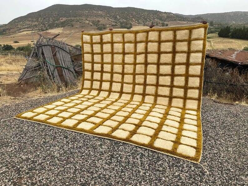 Very large Moroccan Berber rug in ecru and camel 400x300 cm with a grid pattern.