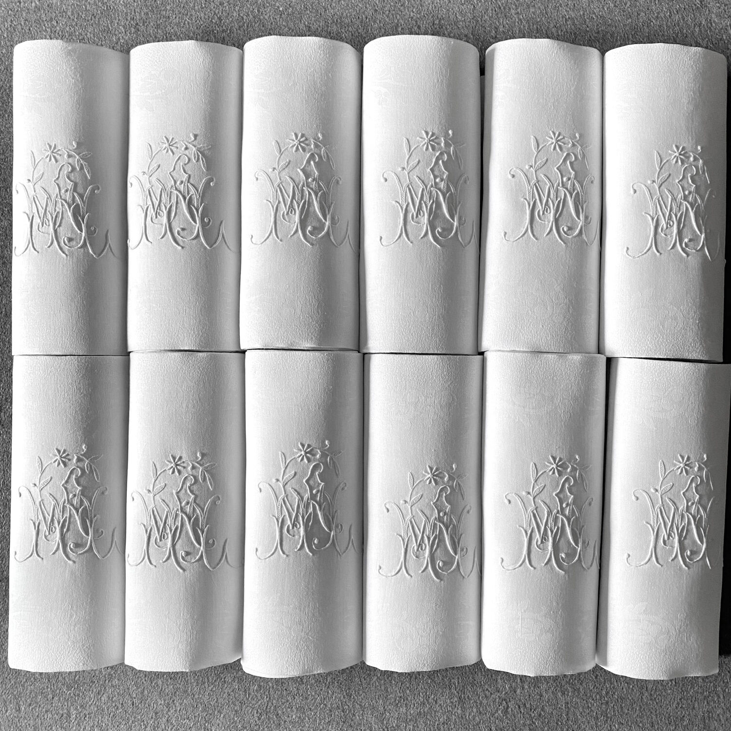 Service of 12 towels