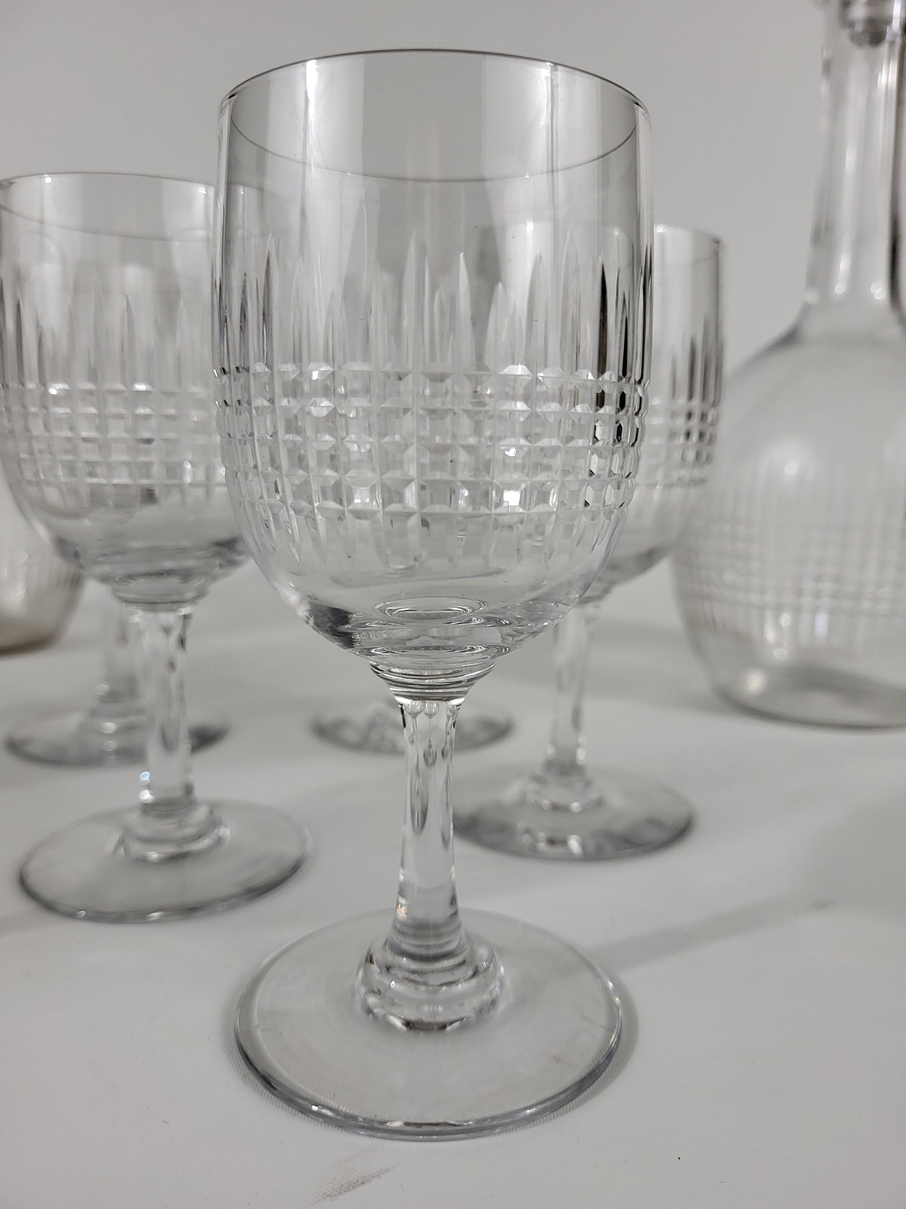 Service 9 wine glasses and 2 decanters in Baccarat crystal Nancy model