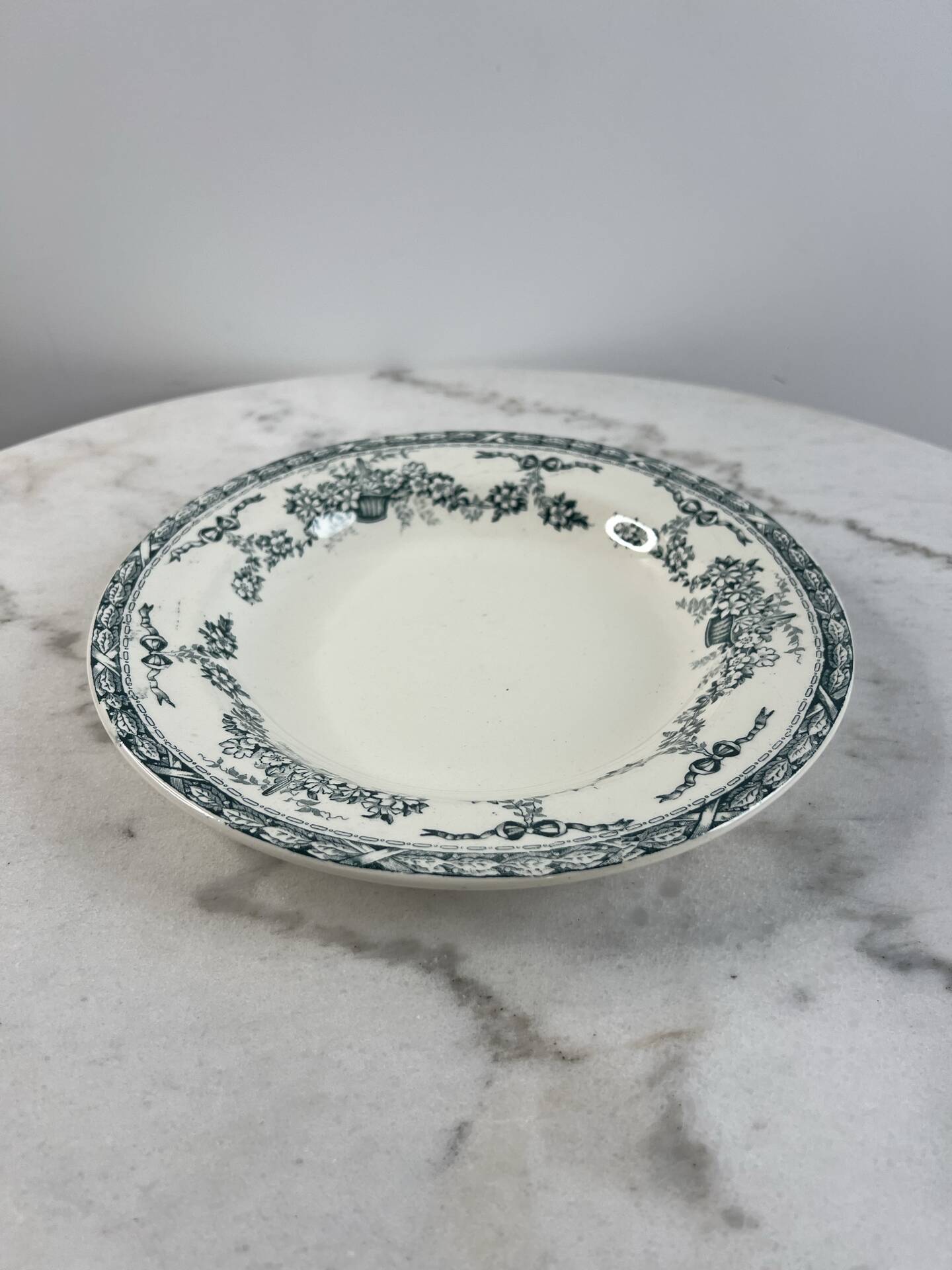 Assiette creuse en terre de fer R&A Ninon 24cm
