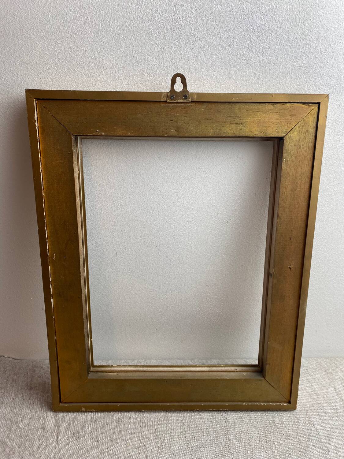 Two-tone wooden frame