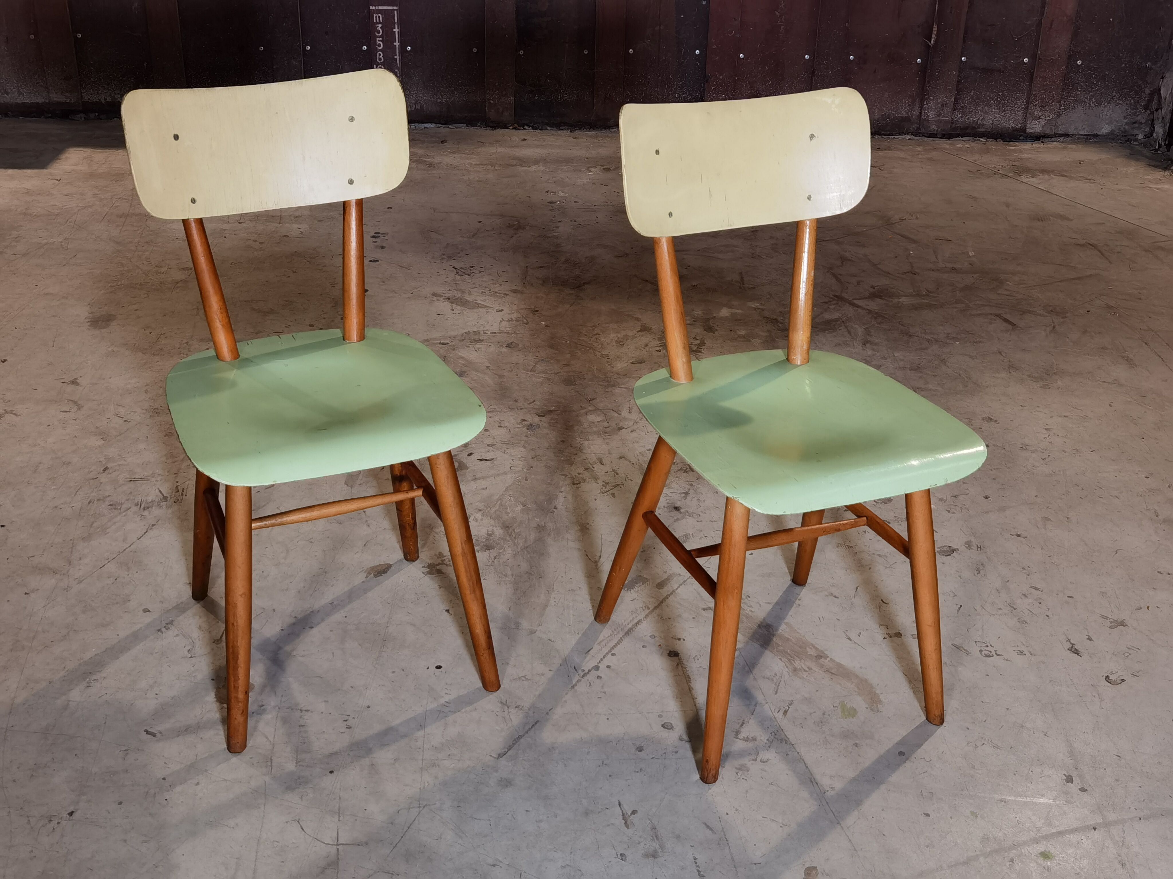 Pair of chairs Ton 1960 green/white