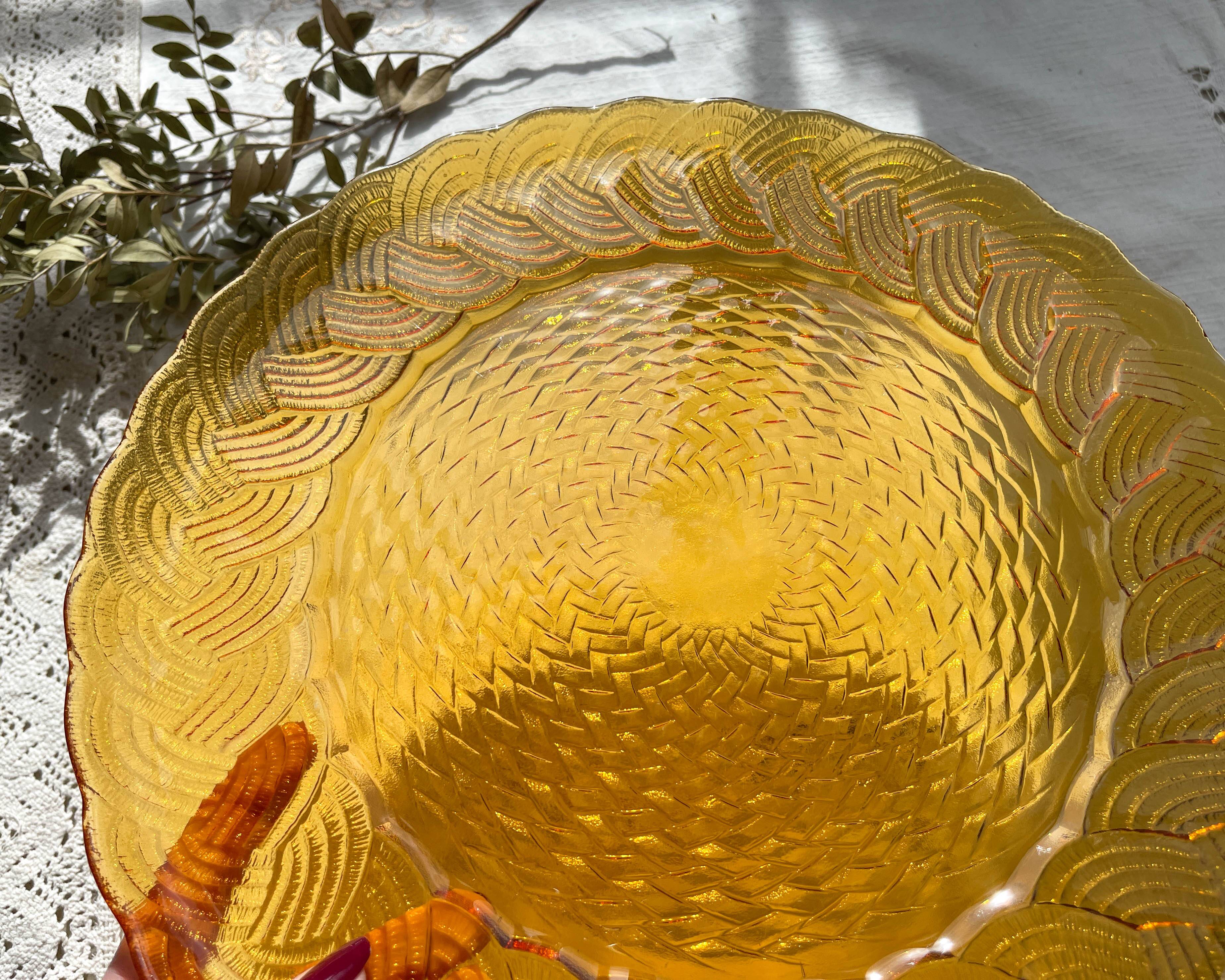 Plat rond en verre ambré ATLANTIC Arcoroc France 1950