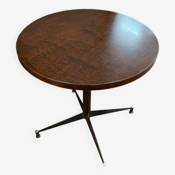 Pedestal table