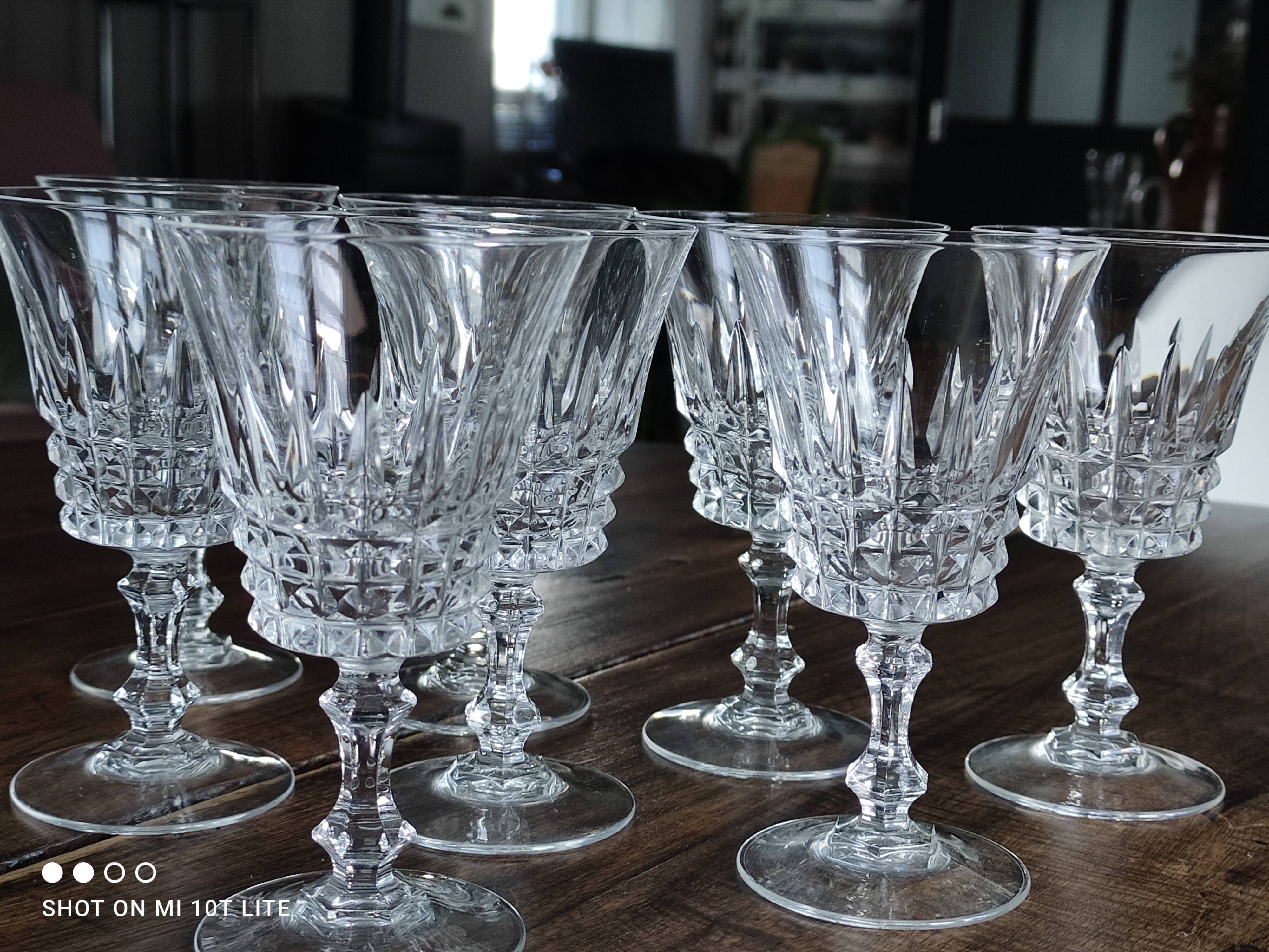 Set of 8 white wine glasses small capacity in antique chiseled crystal