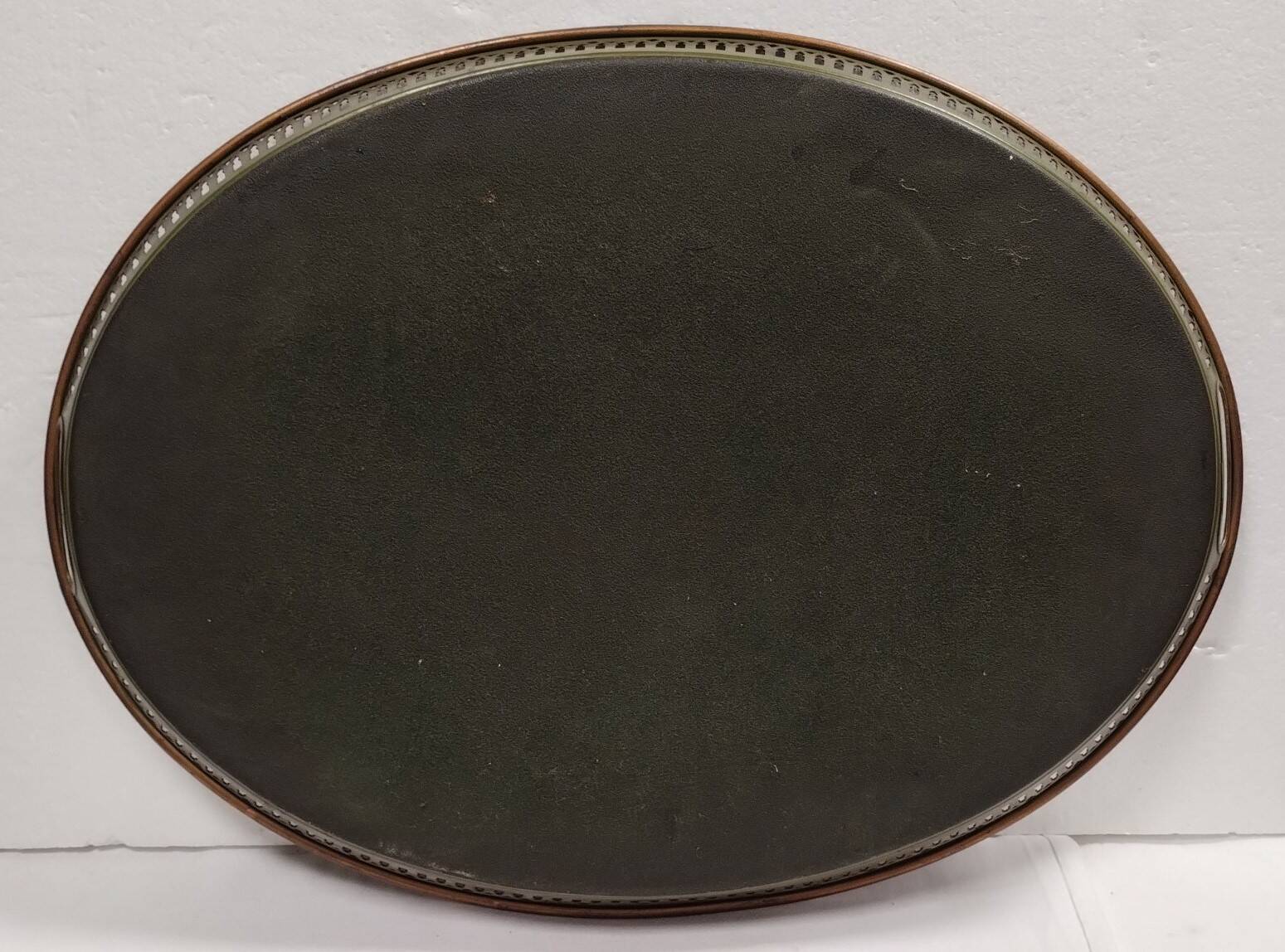 Oval tray in painted sheet metal Napoleon III