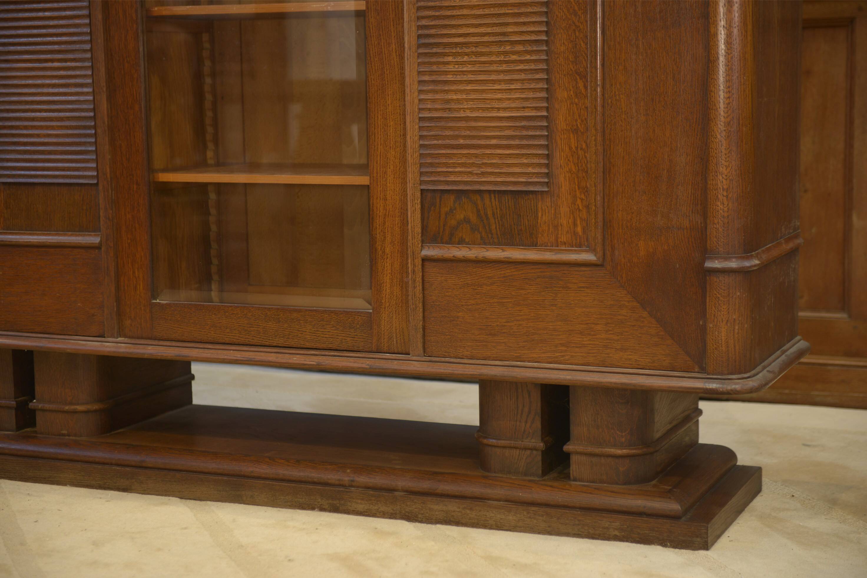 Brutalist display cabinet in oak by Charles Dudouyt, 1940s.