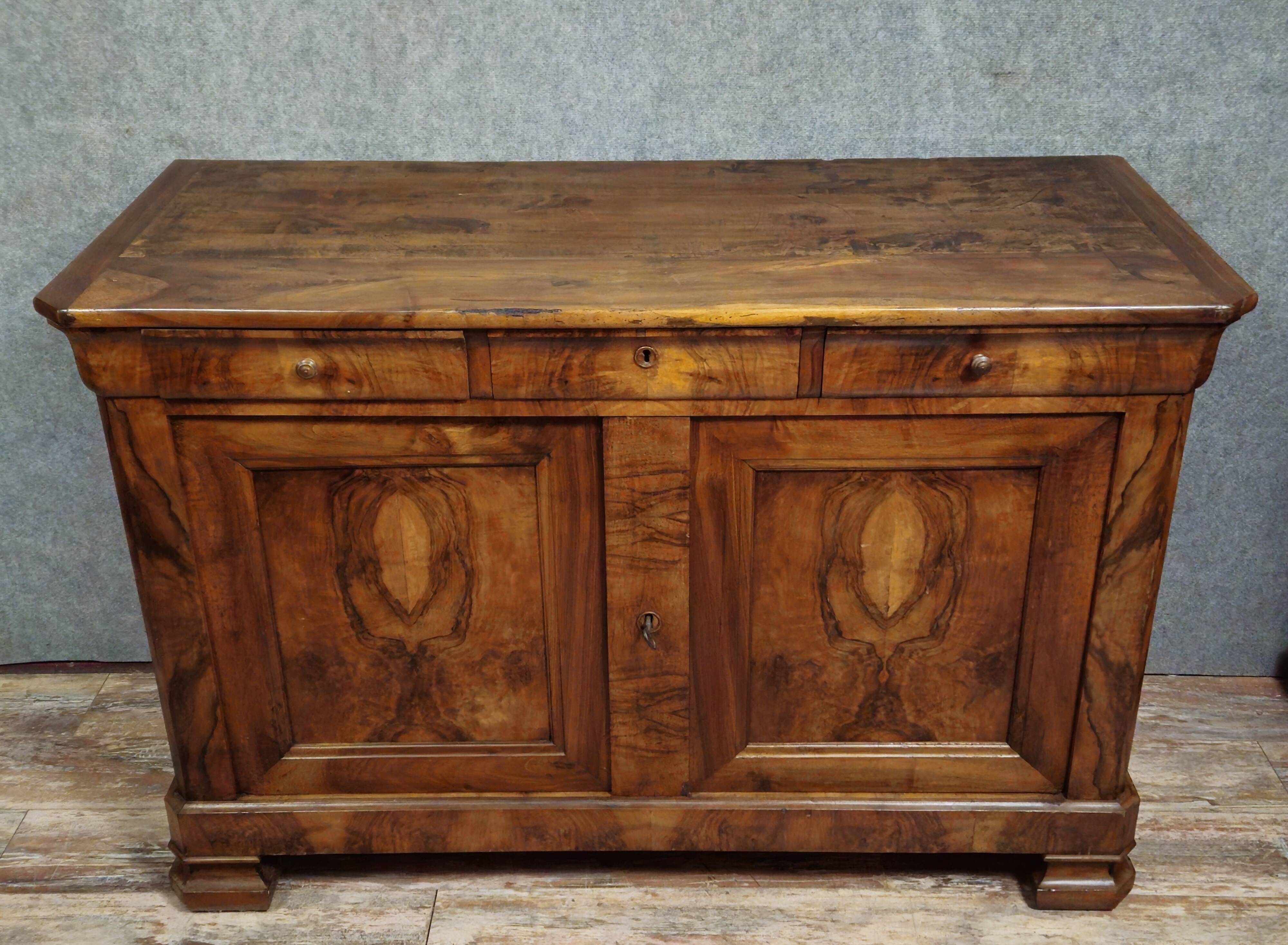 Buffet ancien époque Louis Philippe en noyer, XIXᵉ siècle