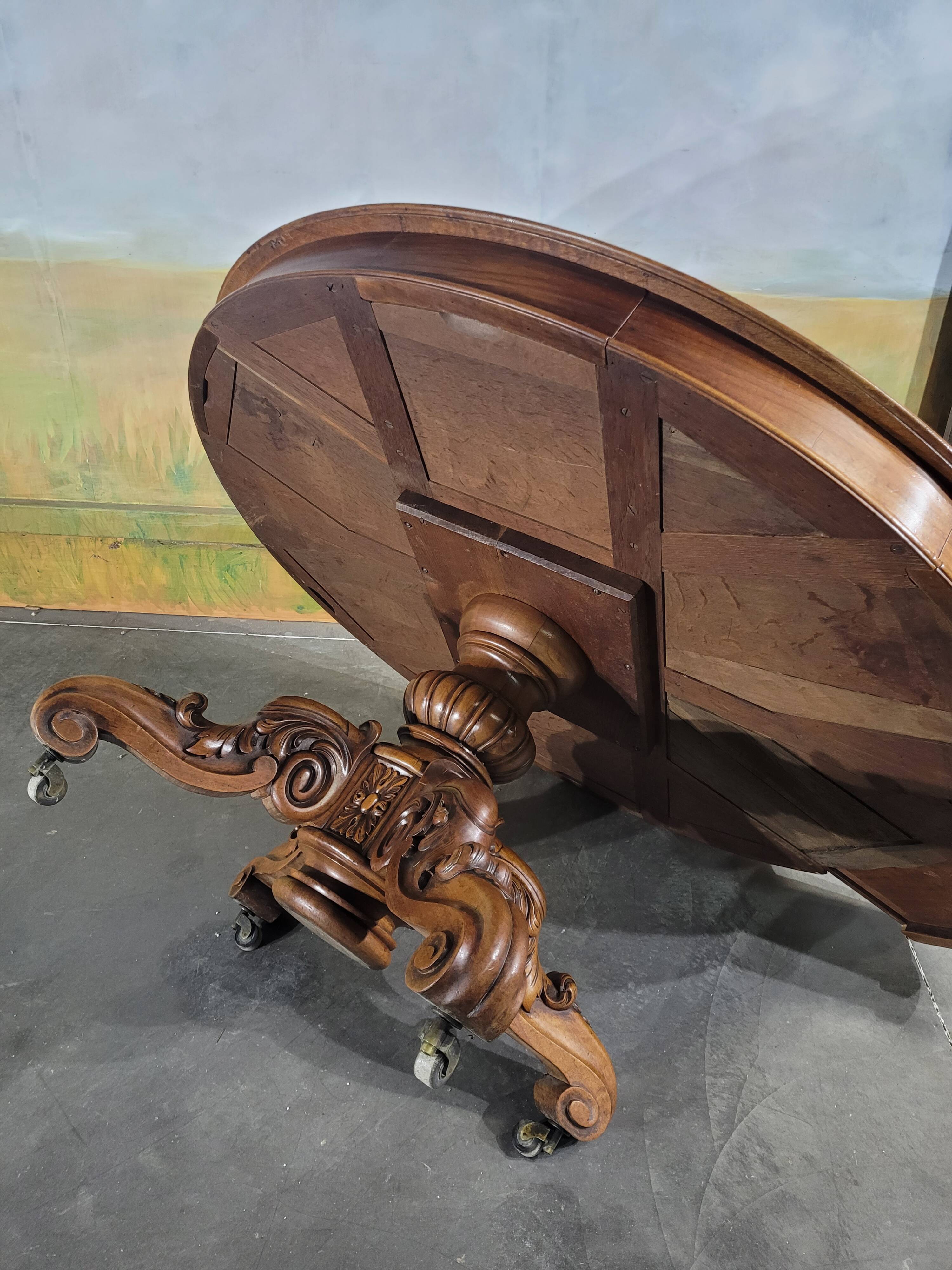 19th century walnut pedestal table with central leg