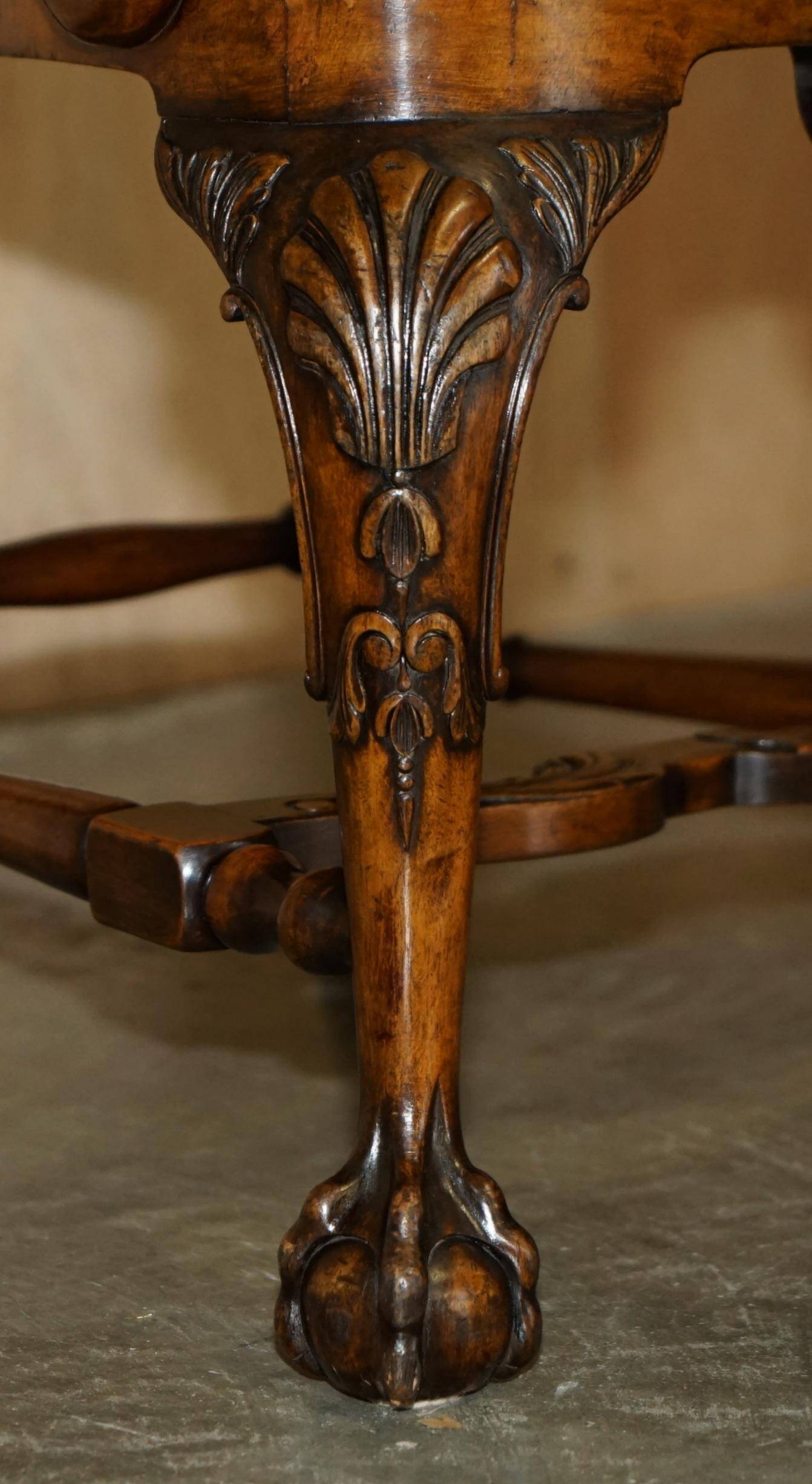 Fauteuil Bergère Antique Thomas Chippendale sculpté Claw & Ball cuir