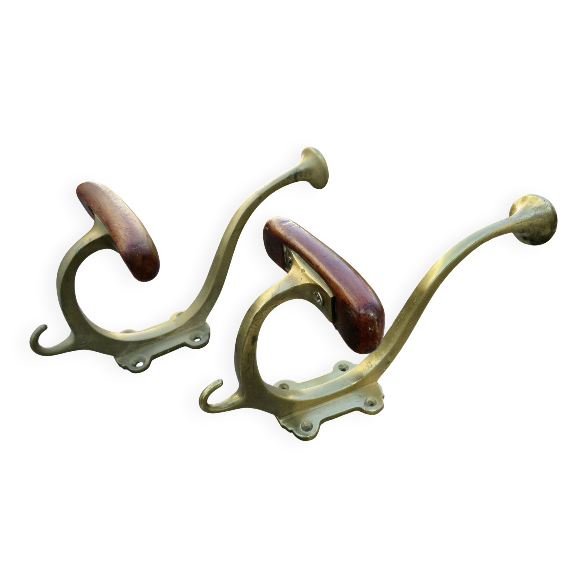 Pair of Art Nouveau coat hooks in bronze and chestnut, circa 1930.