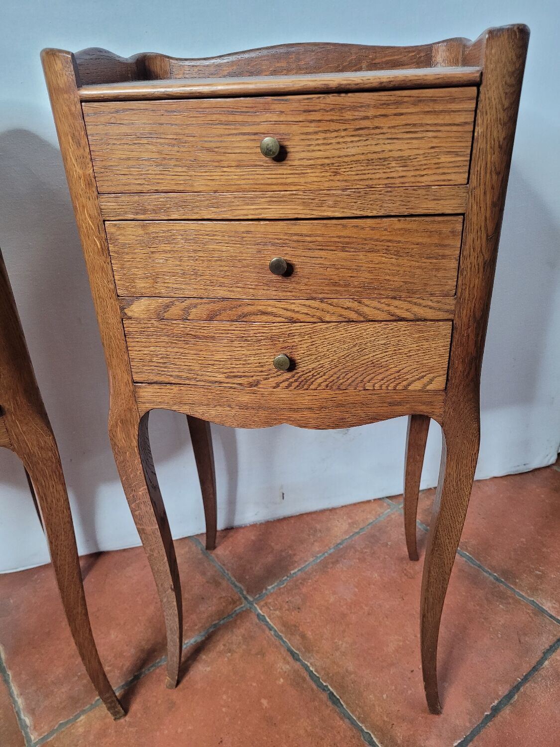 Paire de chevets style Louis XV en chêne