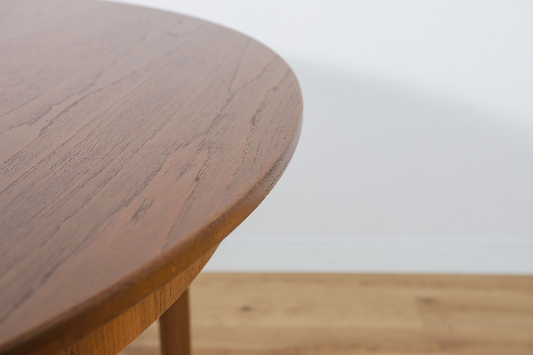 Mid Century Round Extendable Dining Table from McIntosh, 1960s