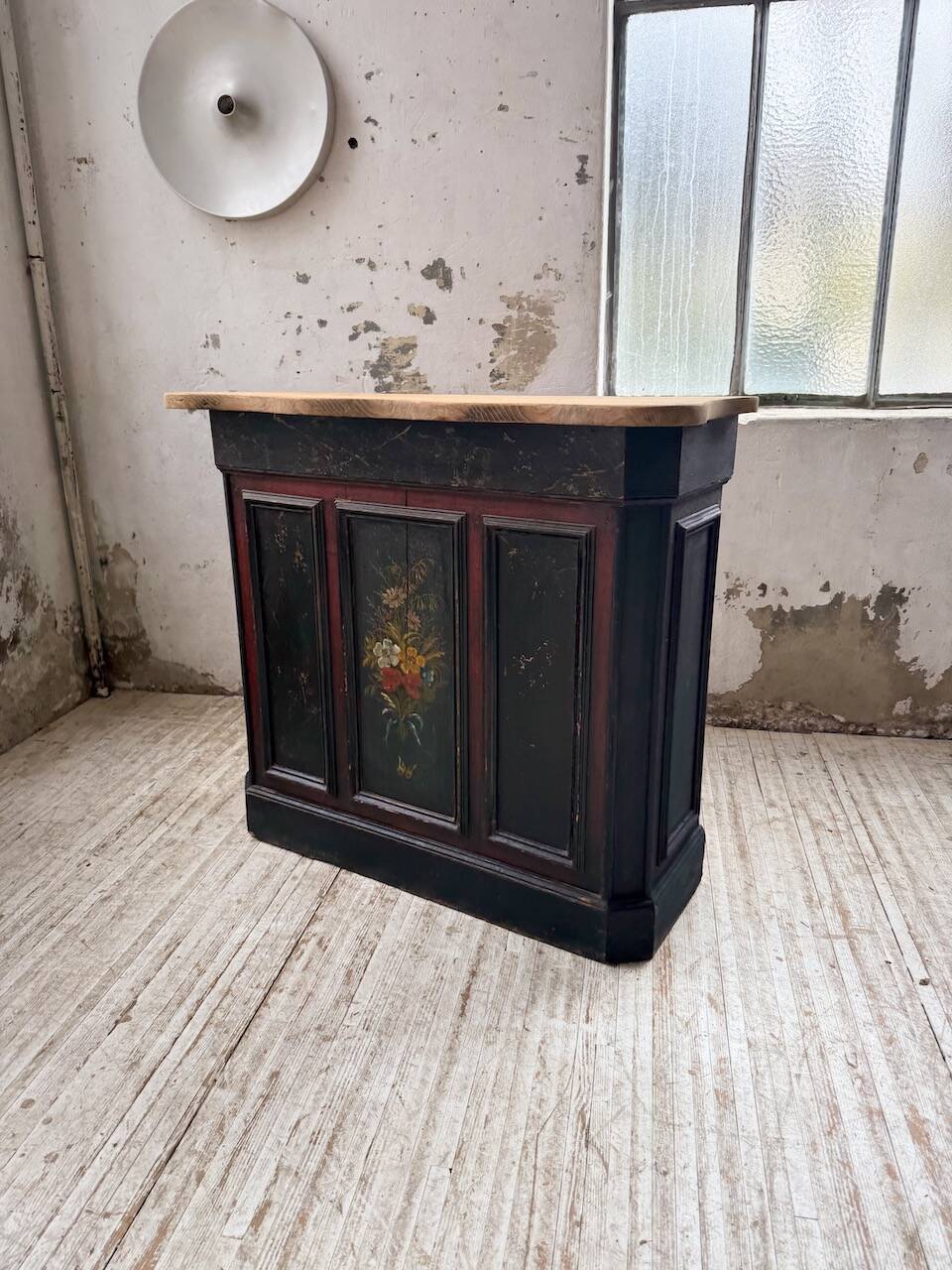 Floral 1920s trading counter