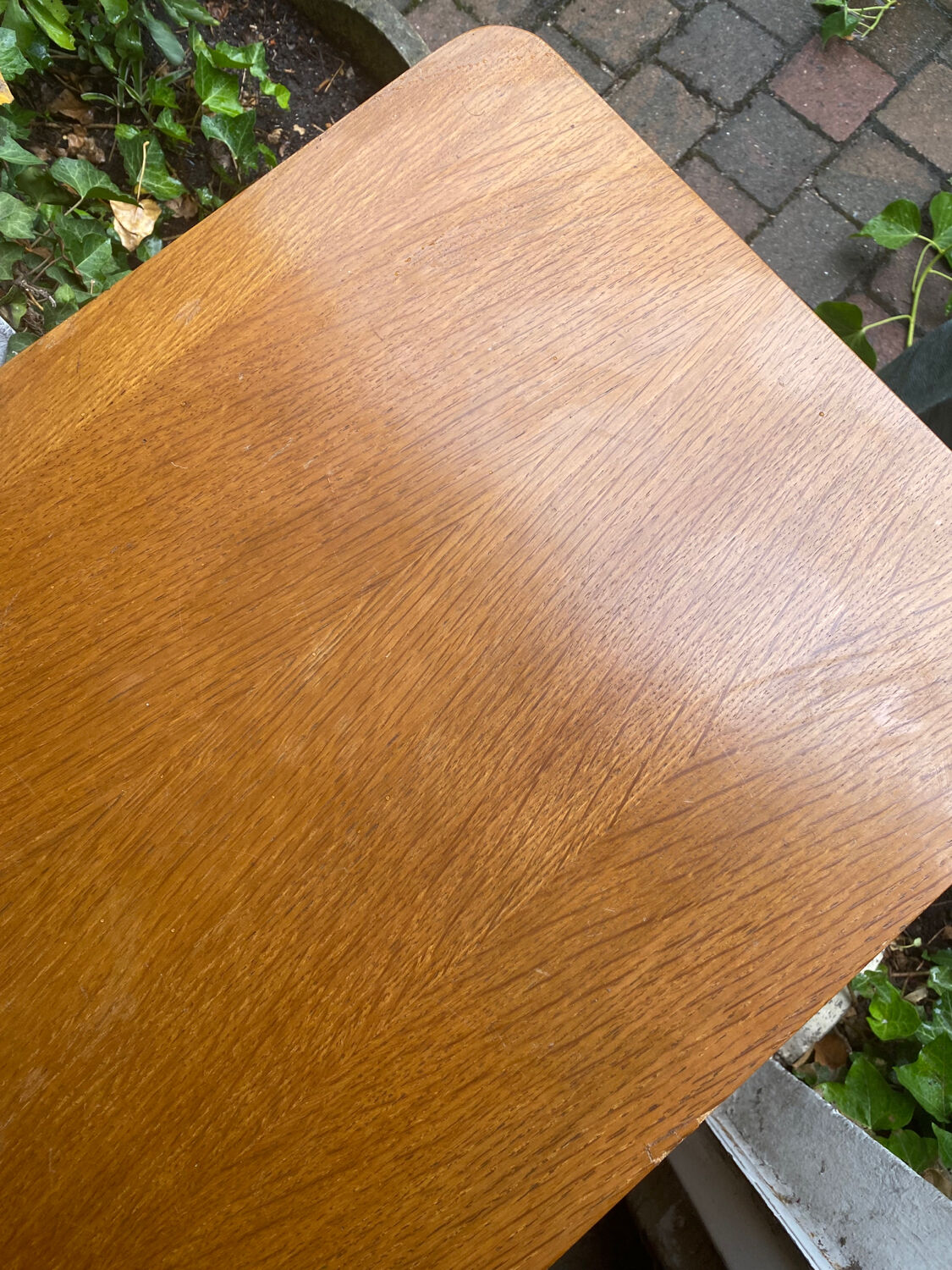 Commode en rotin vintage pied compas