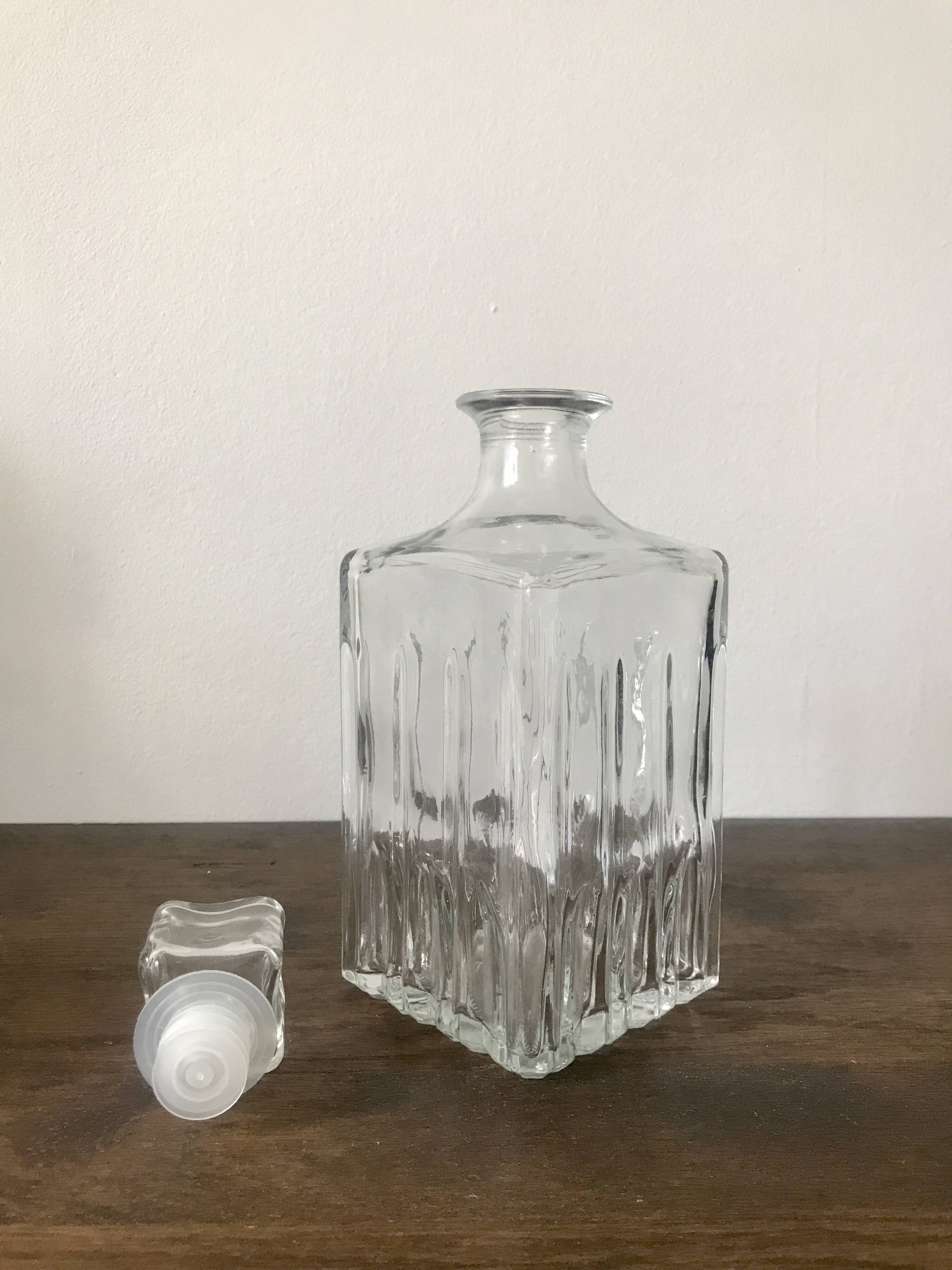 Glass whiskey decanter