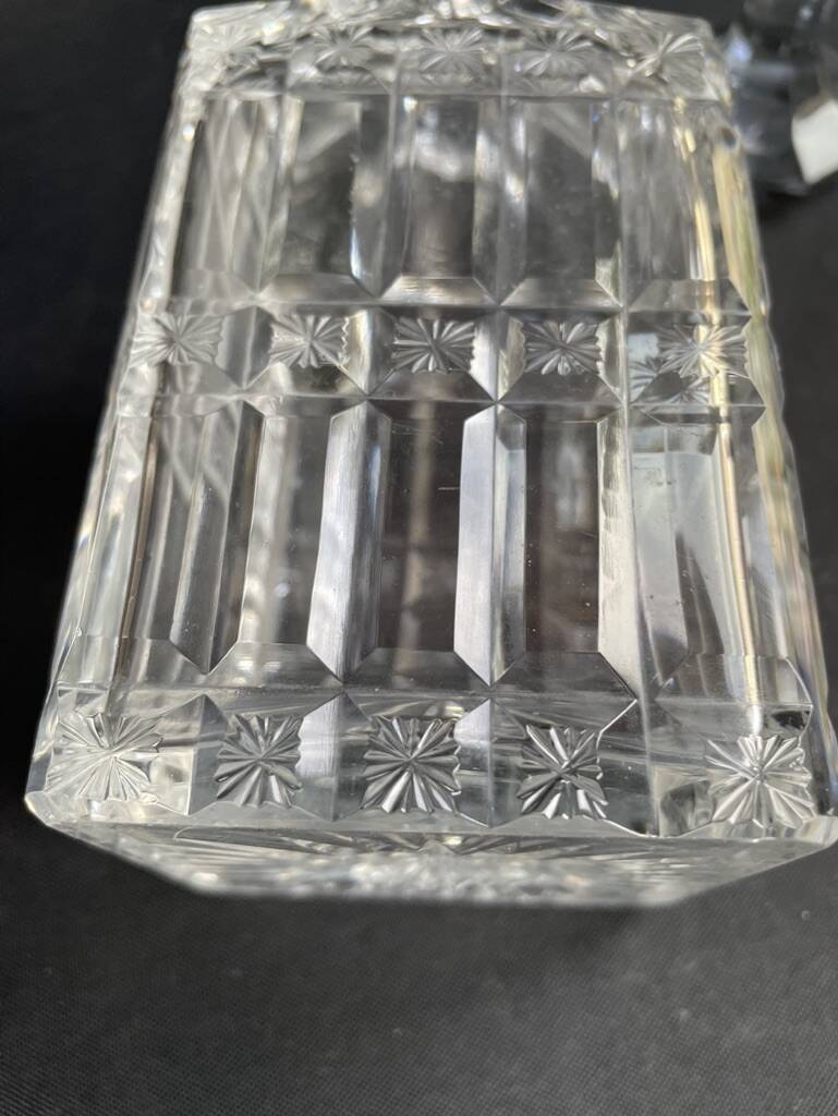 Alcohol carafe – Cut crystal - 19th century