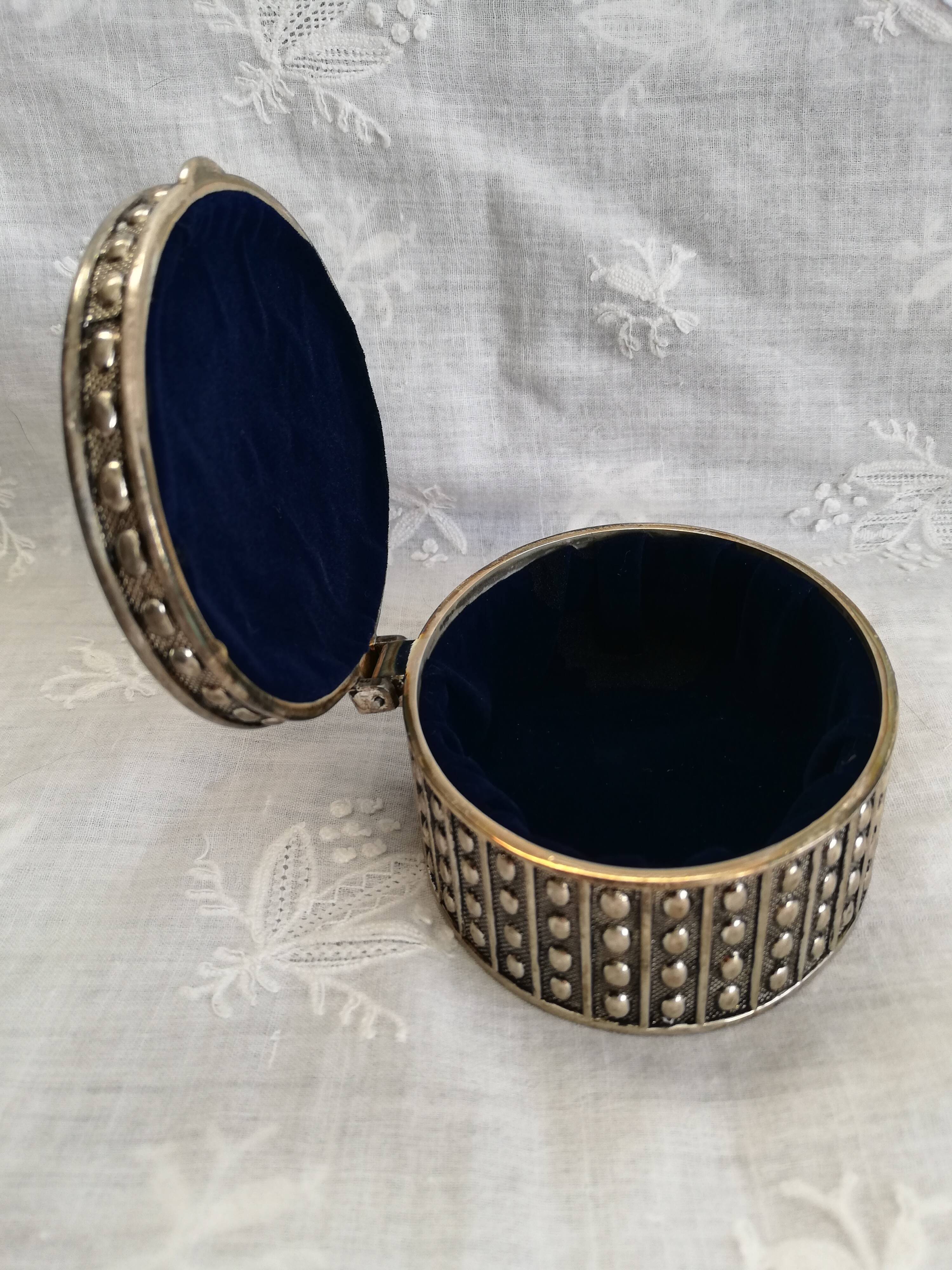 Silver metal jewelry box