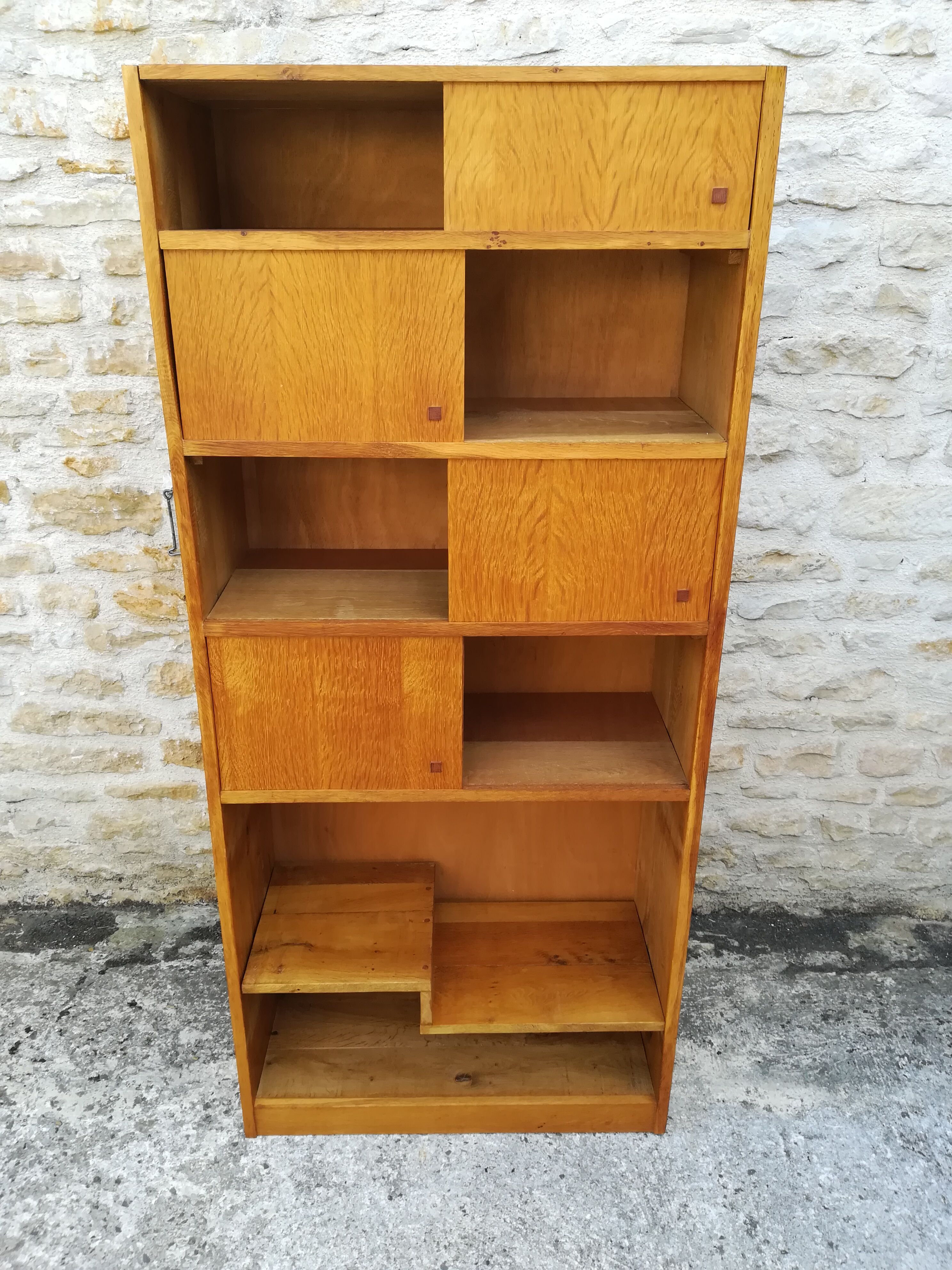 Buffet with sliding doors